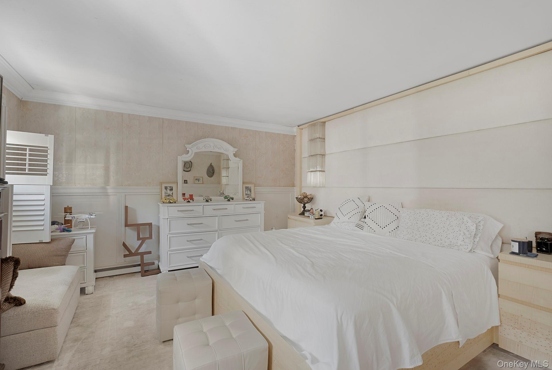 18 Glade Road, Springs, NY 11937