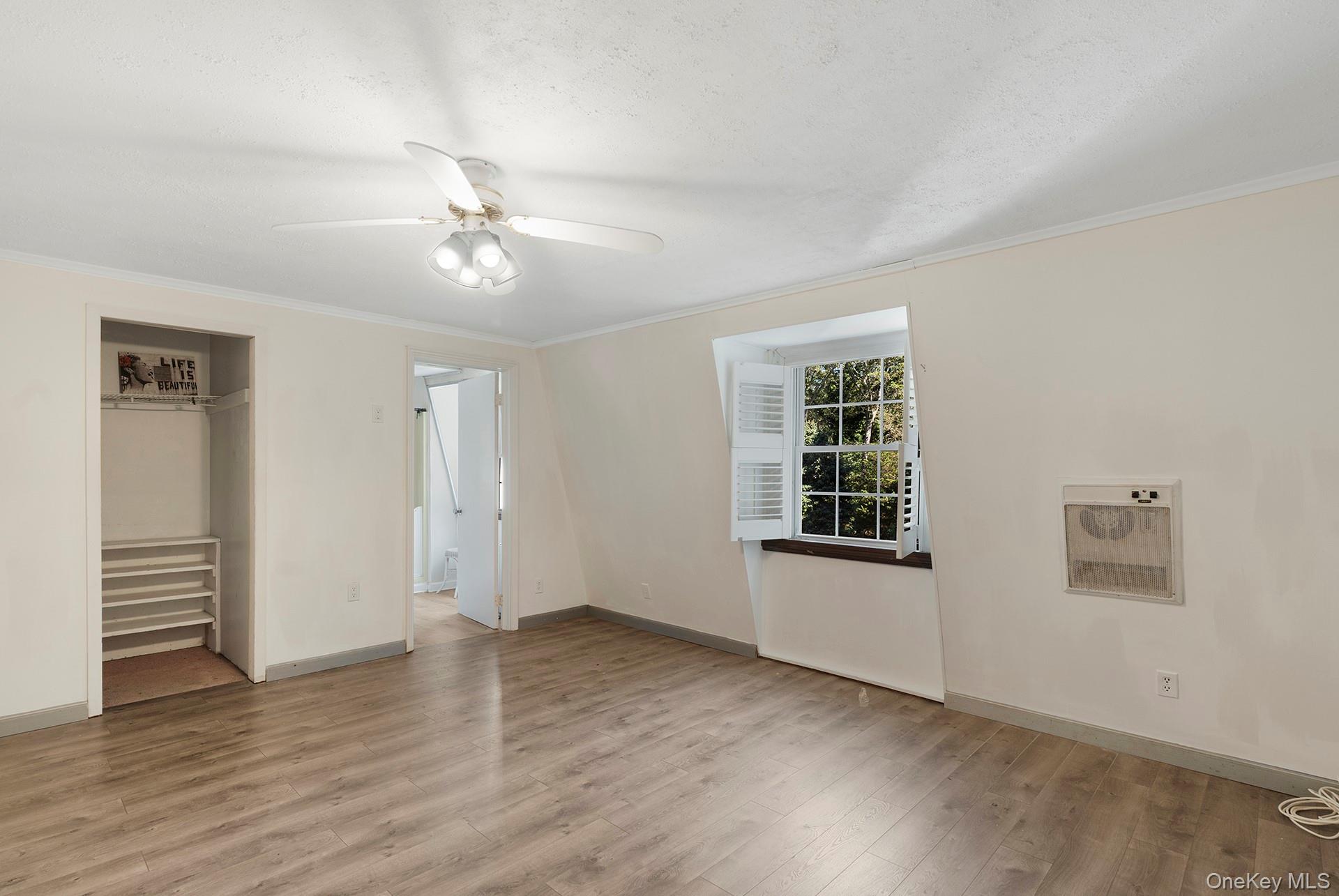 18 Glade Road, Springs, NY 11937