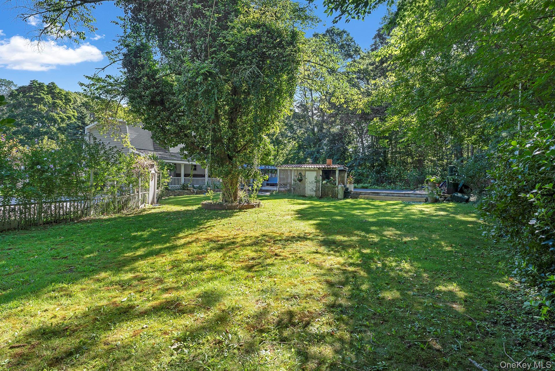 18 Glade Road, Springs, NY 11937