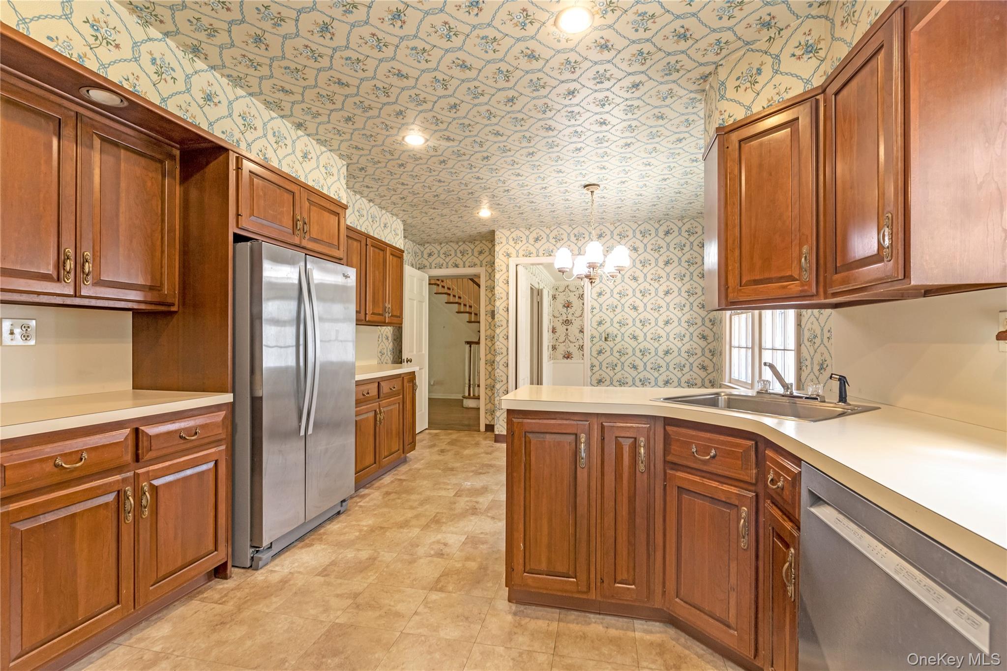 1233 The Knoll, Upper Brookville, NY 11771