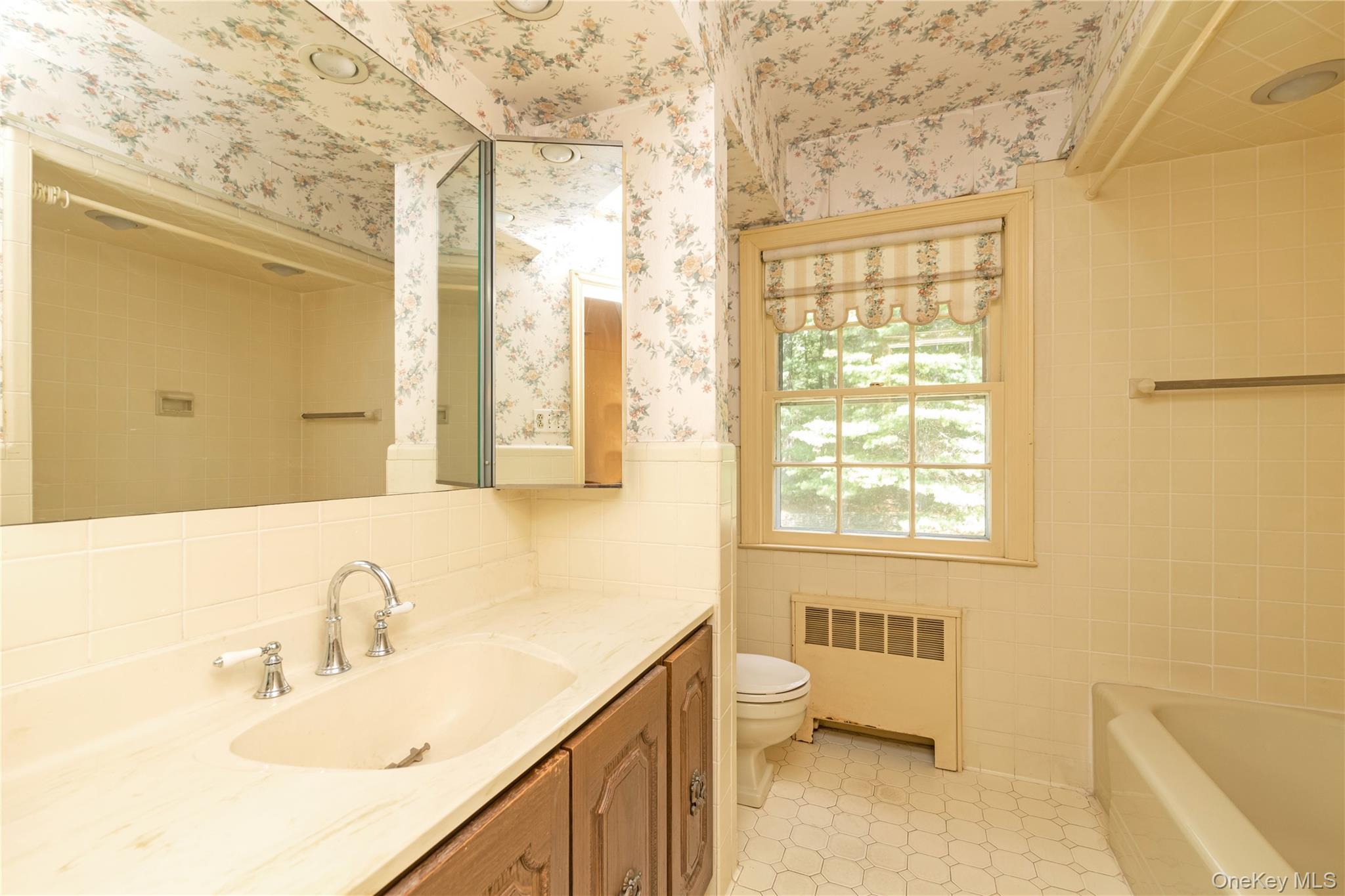 1233 The Knoll, Upper Brookville, NY 11771