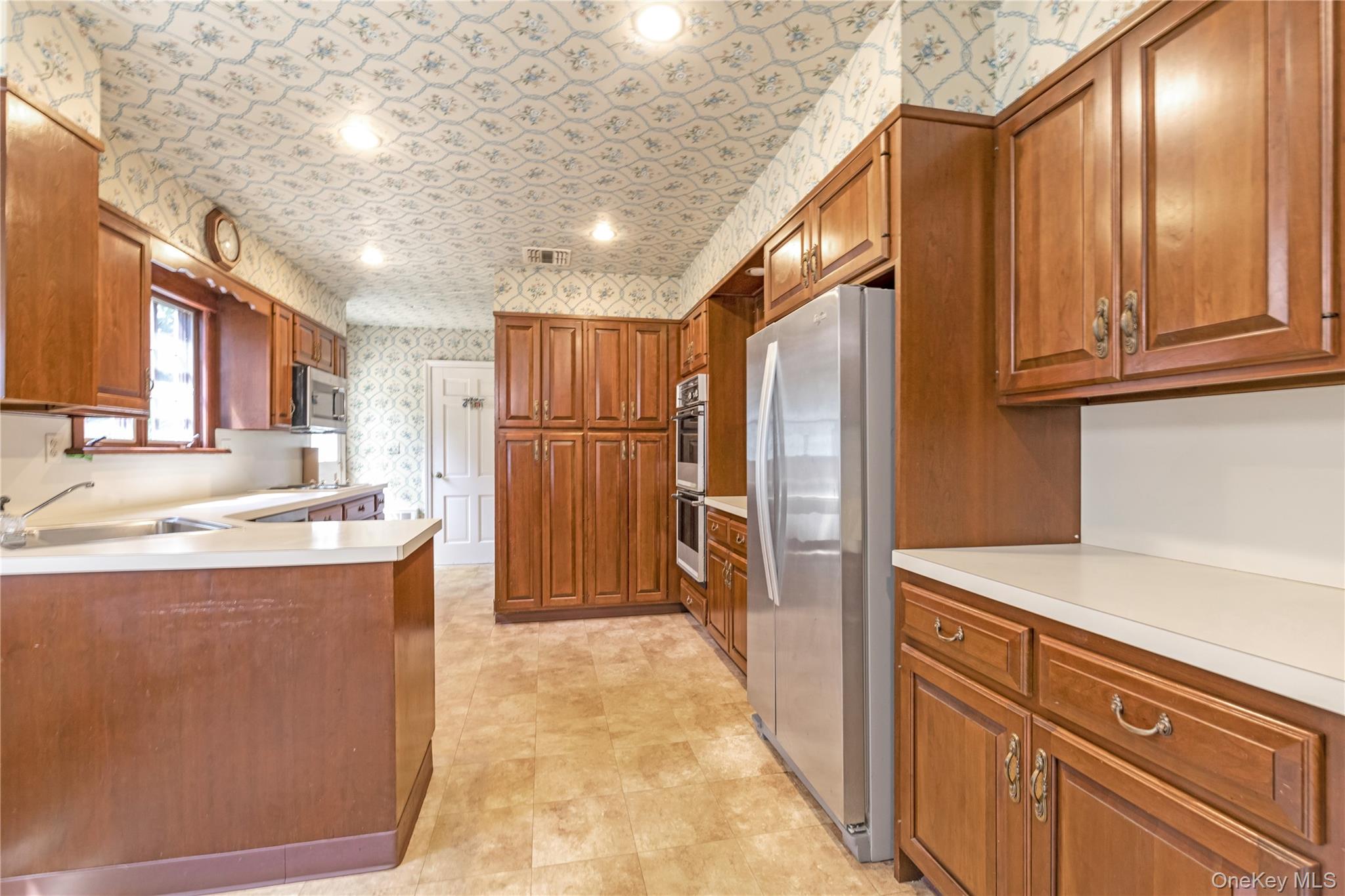 1233 The Knoll, Upper Brookville, NY 11771