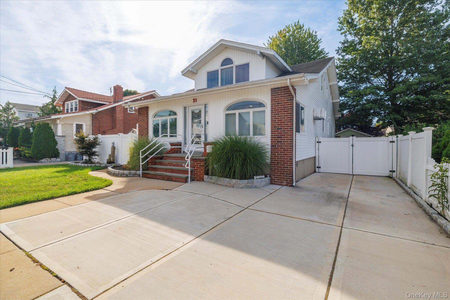 31 Alice Street, Merrick, NY 11566