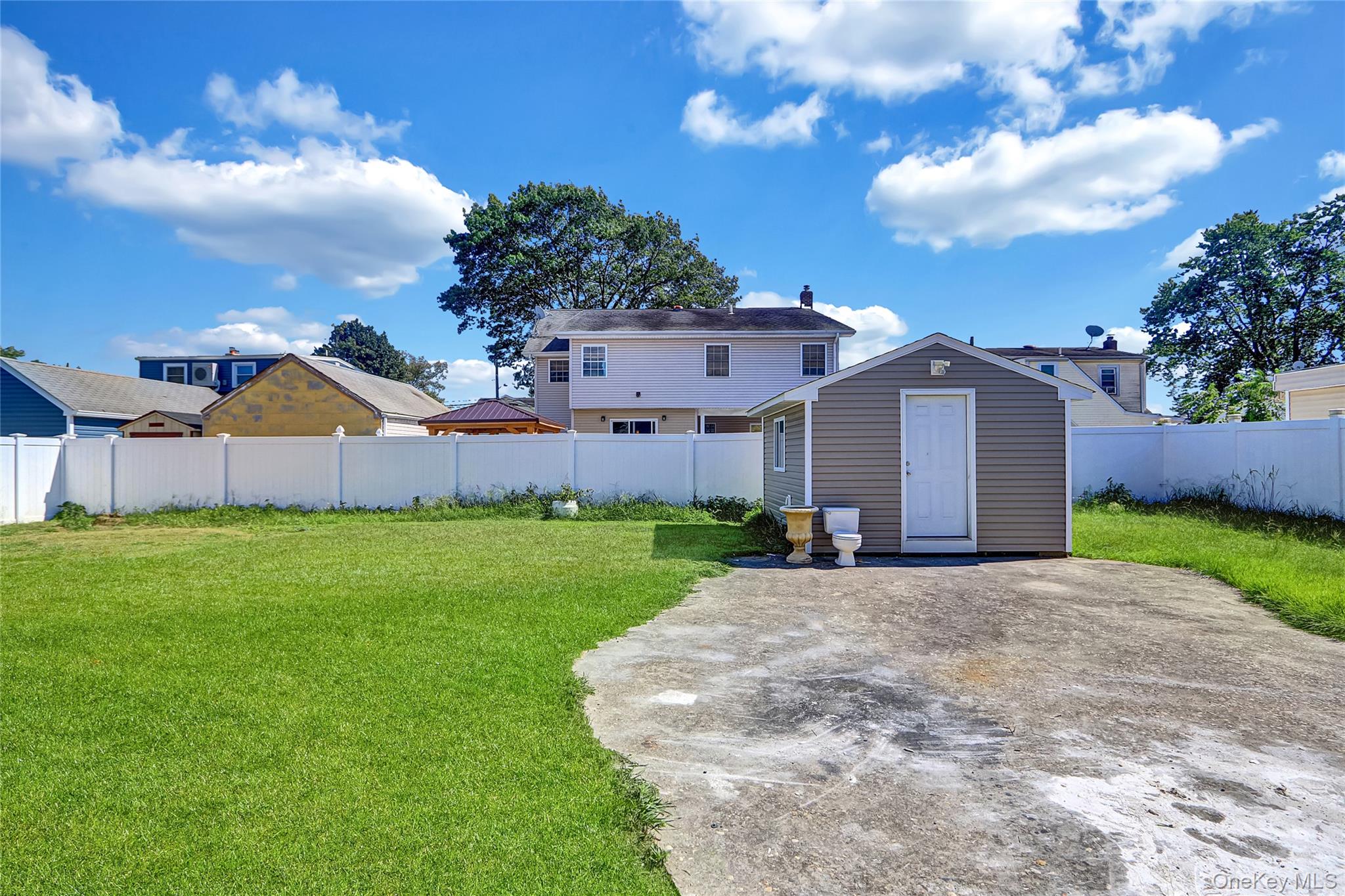 260 Cedar Court, Copiague, NY 11726