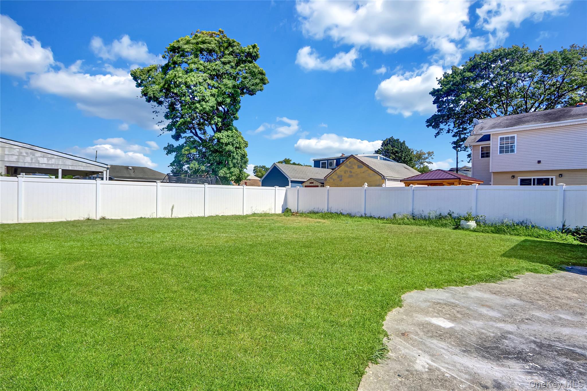 260 Cedar Court, Copiague, NY 11726