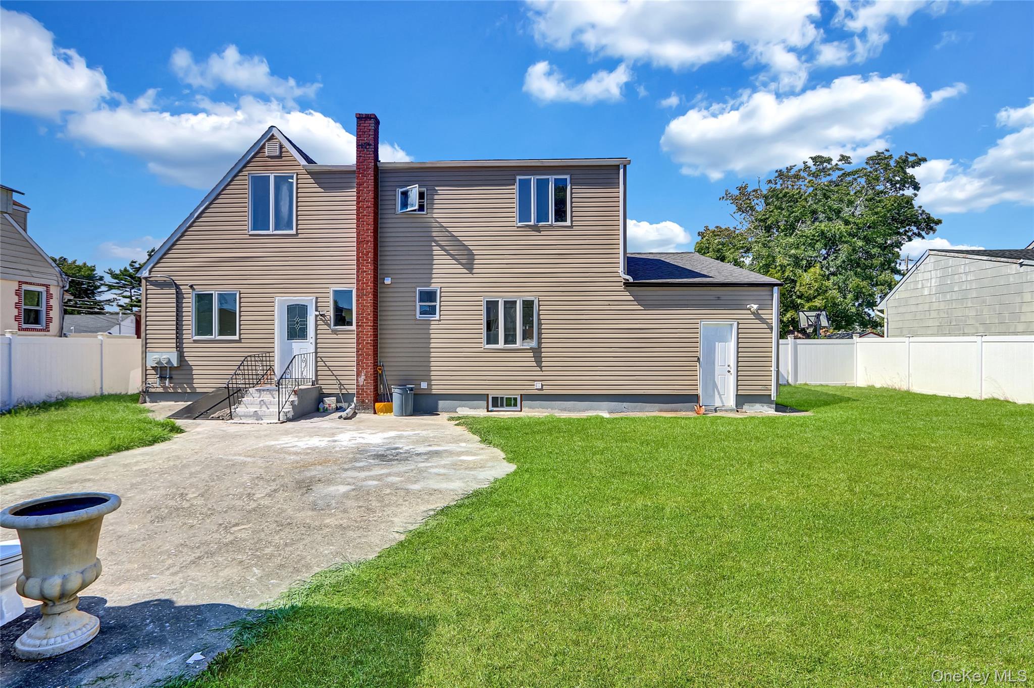 260 Cedar Court, Copiague, NY 11726