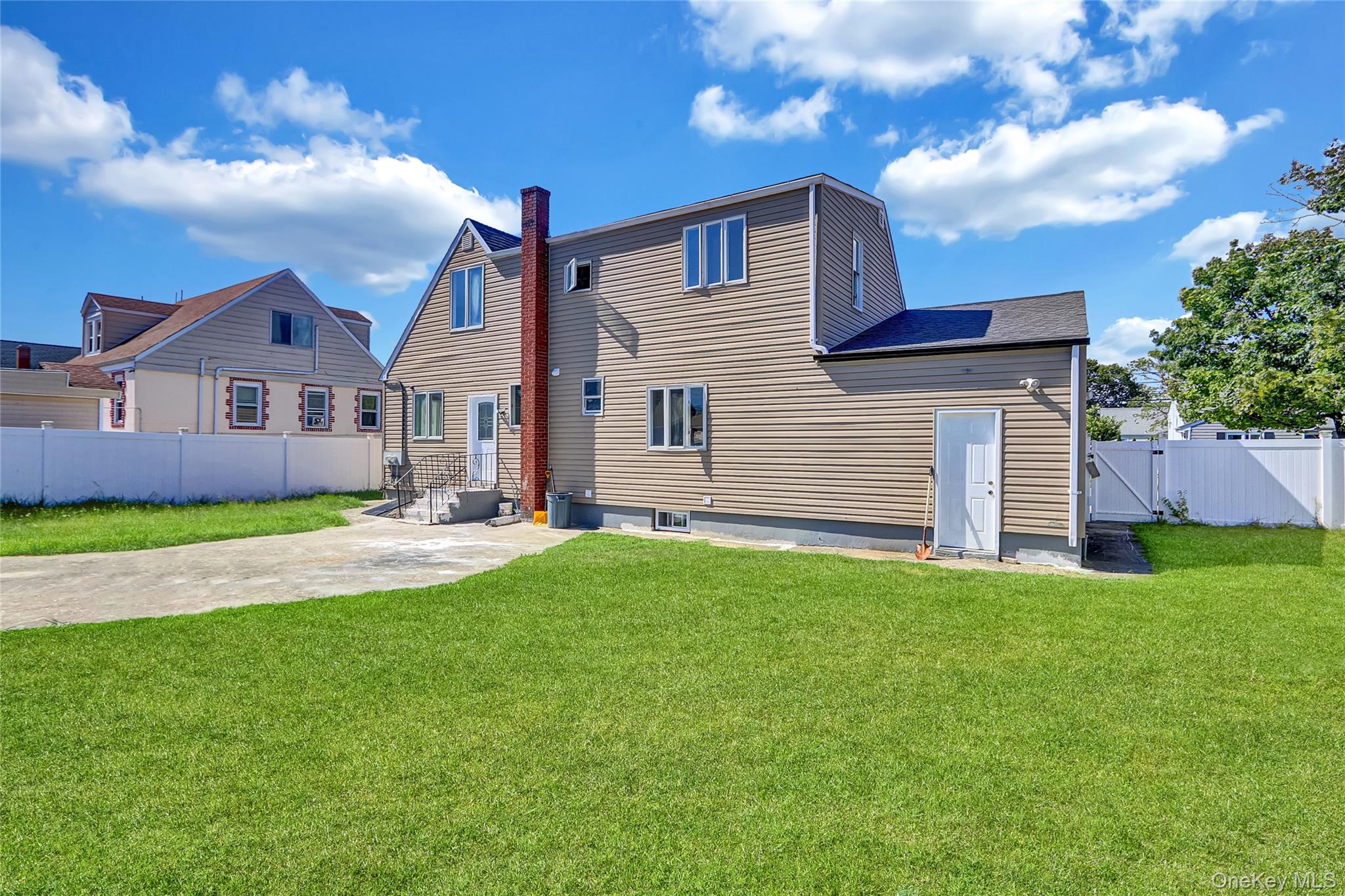 260 Cedar Court, Copiague, NY 11726