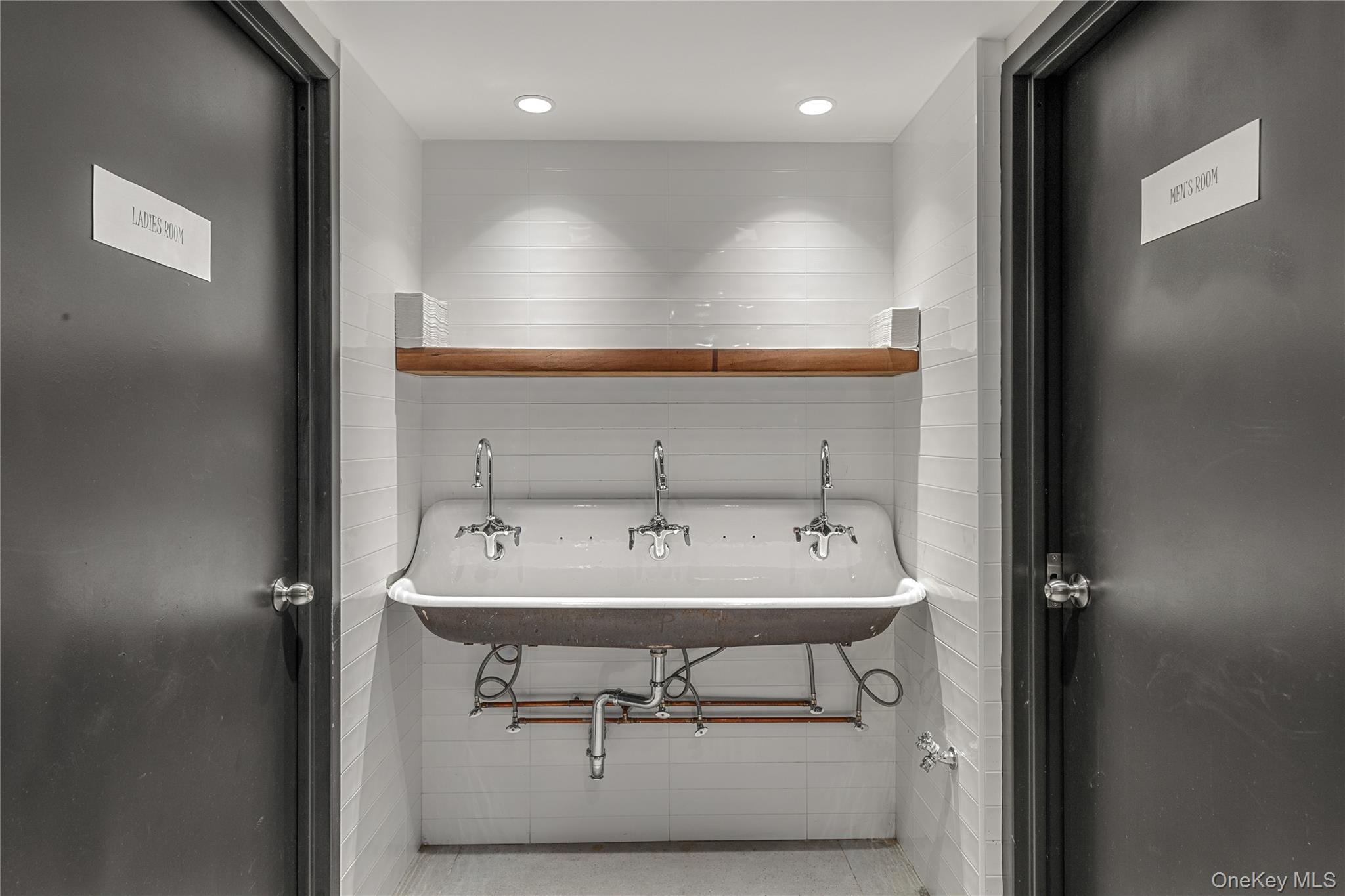 33-09 37th Avenue, Long Island City, NY 11101