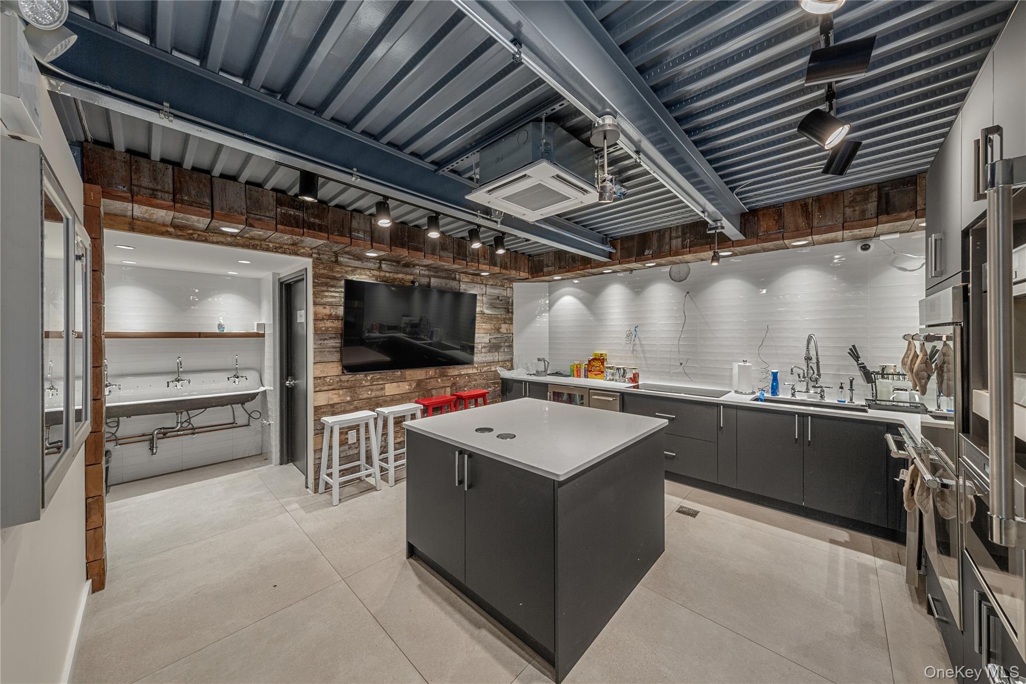 33-09 37th Avenue, Long Island City, NY 11101