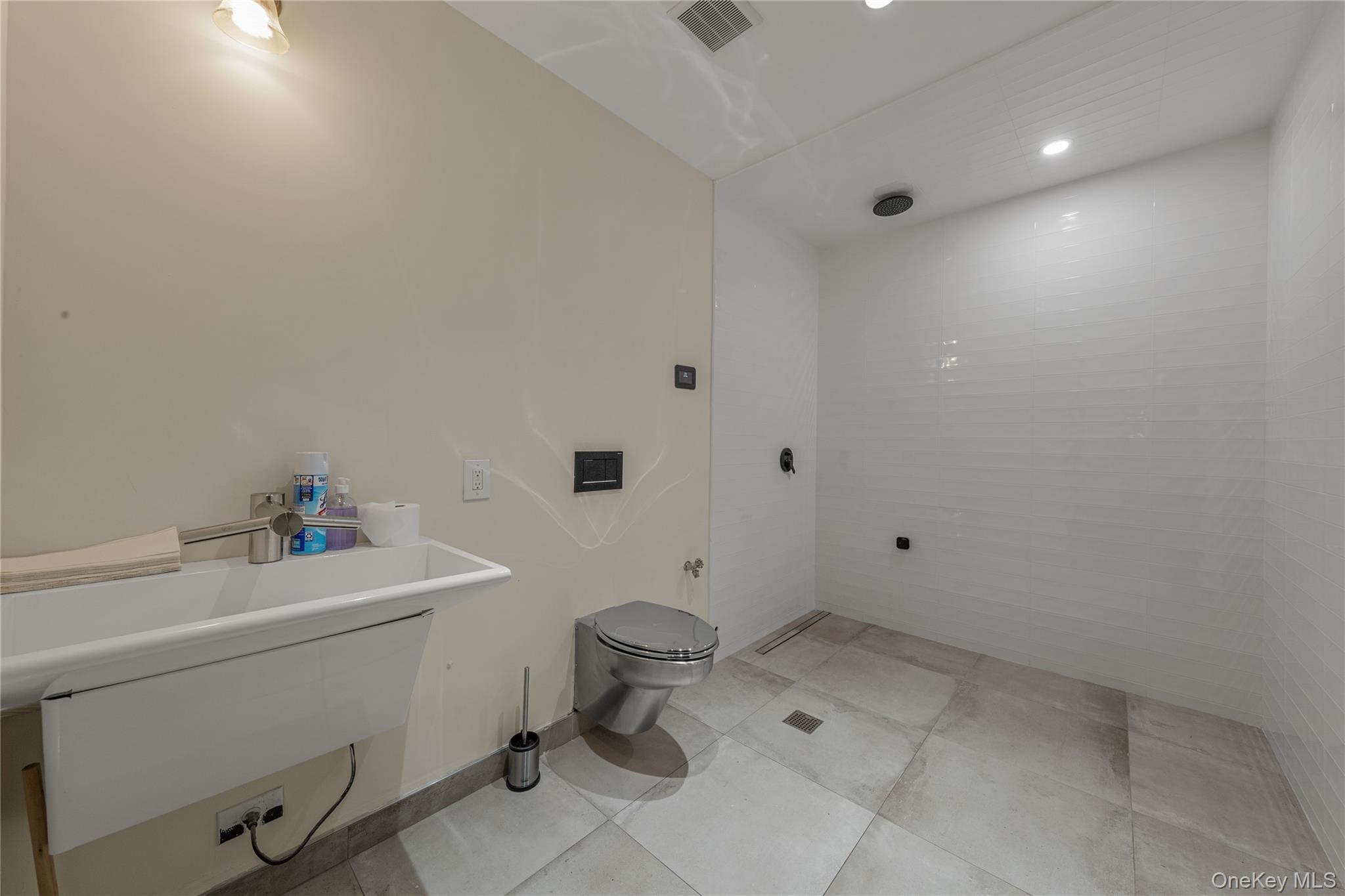 33-09 37th Avenue, Long Island City, NY 11101