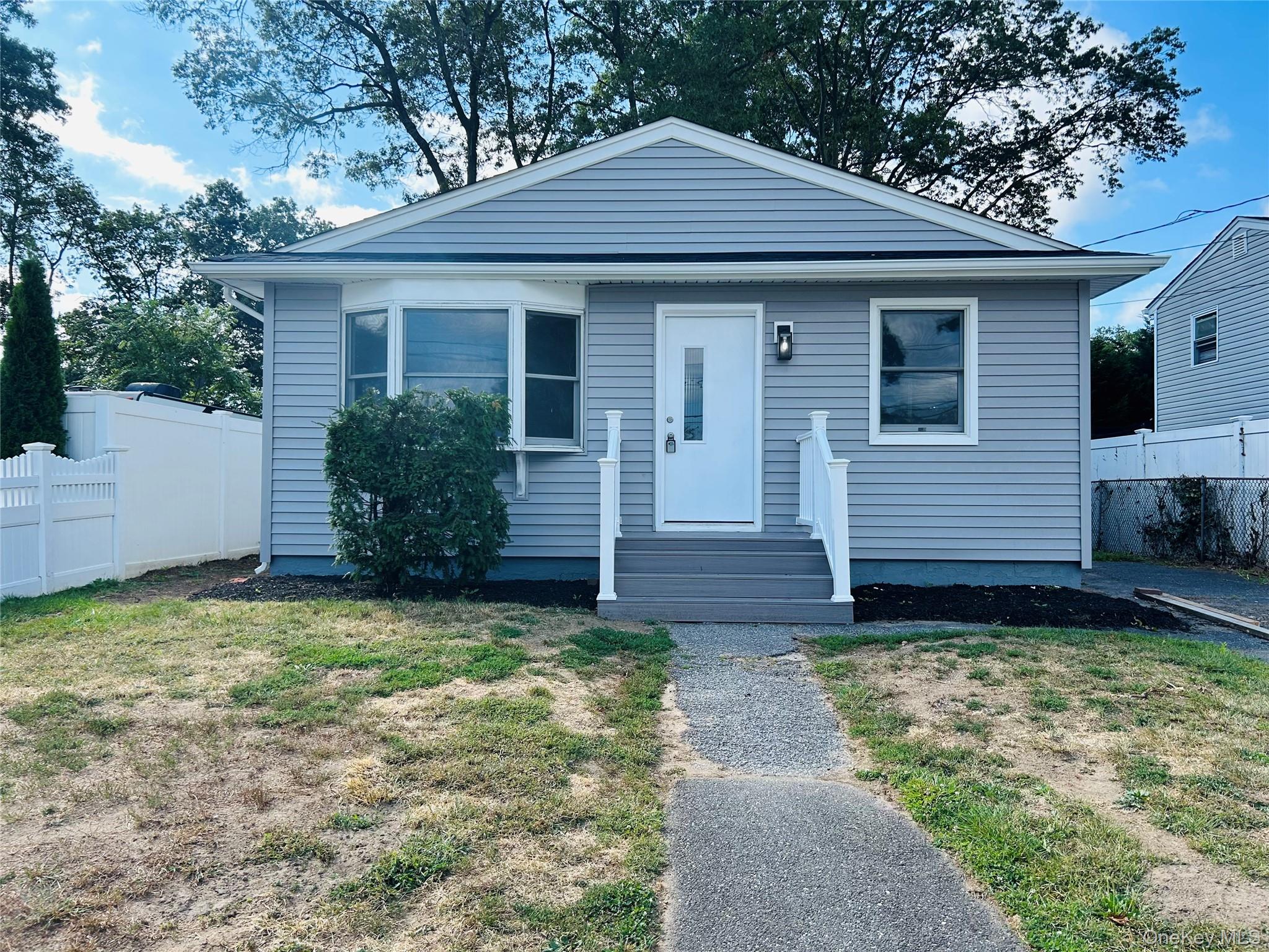 792 Glendale Road, West Babylon, NY 11735