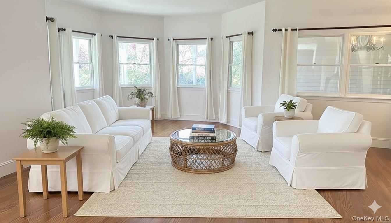 4 Skunk Hollow Road, Huntington, NY 11743