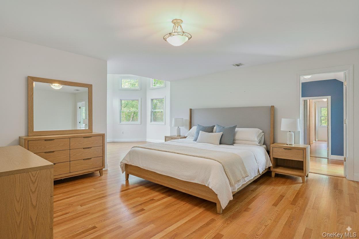 4 Skunk Hollow Road, Huntington, NY 11743