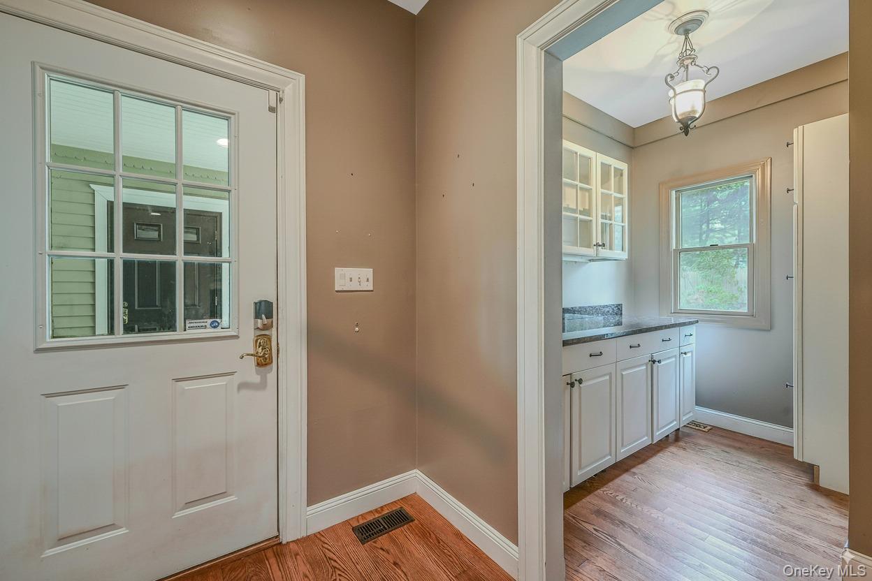 4 Skunk Hollow Road, Huntington, NY 11743