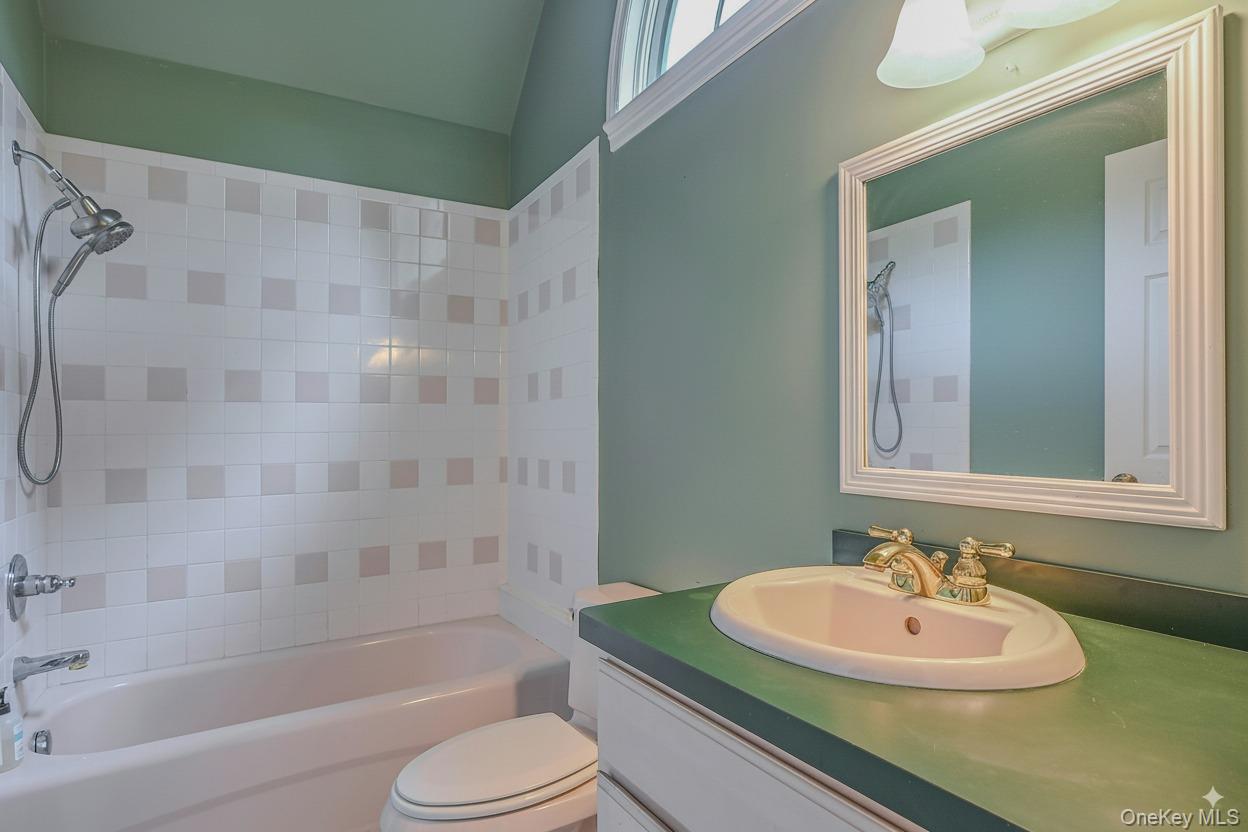 4 Skunk Hollow Road, Huntington, NY 11743