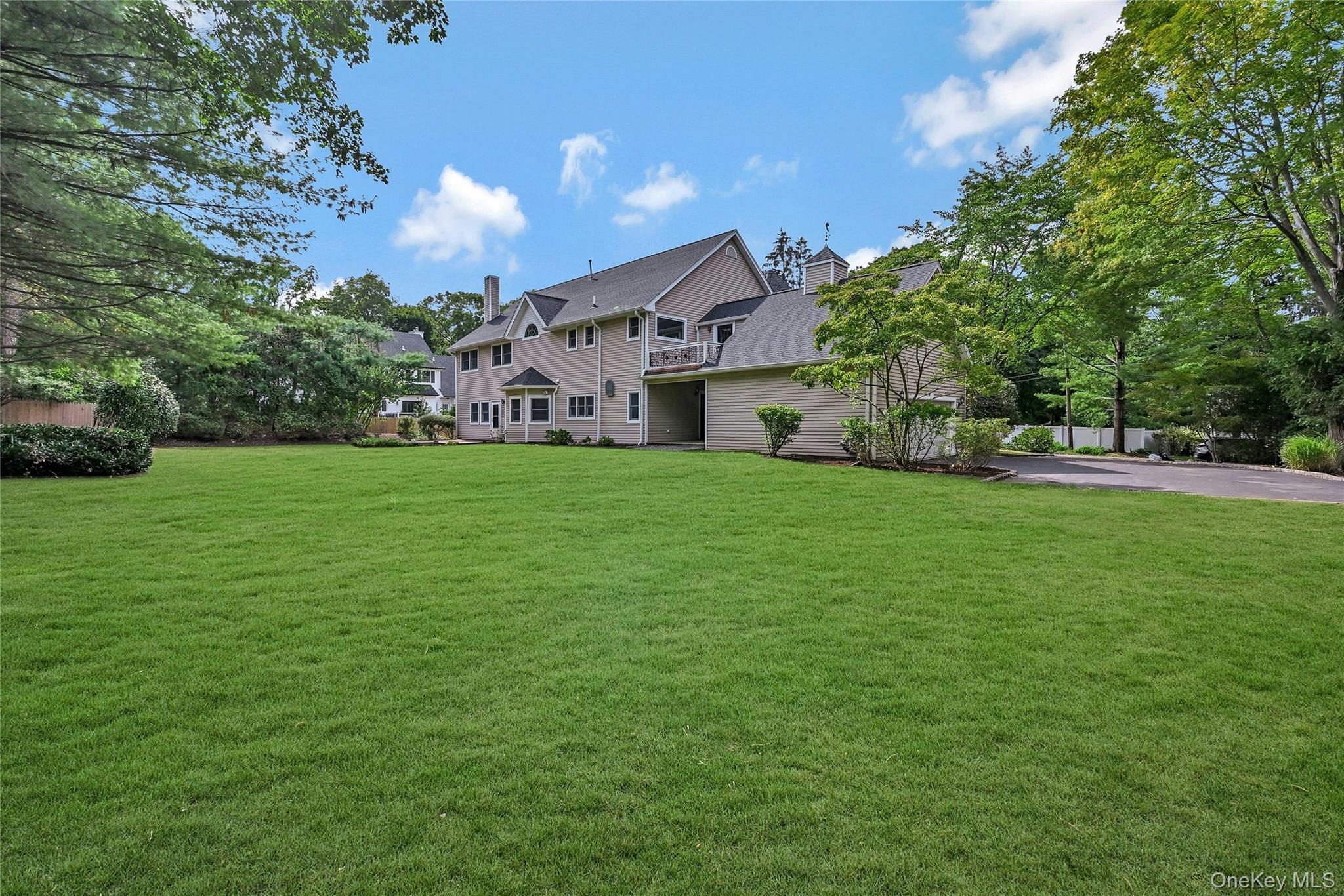 4 Skunk Hollow Road, Huntington, NY 11743