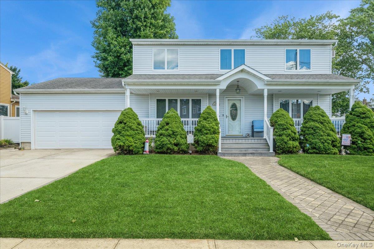 7 Beechwood Place, Massapequa Park, NY 11762