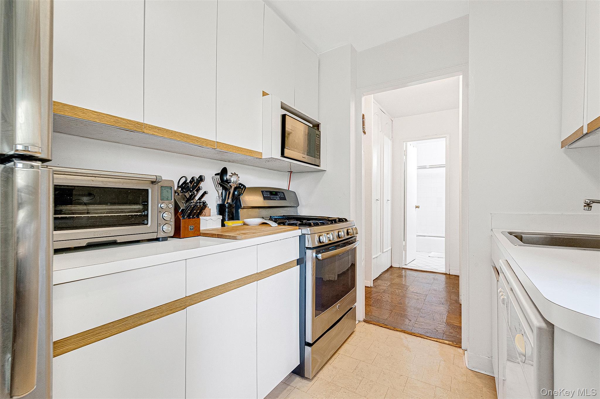 110-11 Queens Boulevard # 3L, Forest Hills, NY 11375