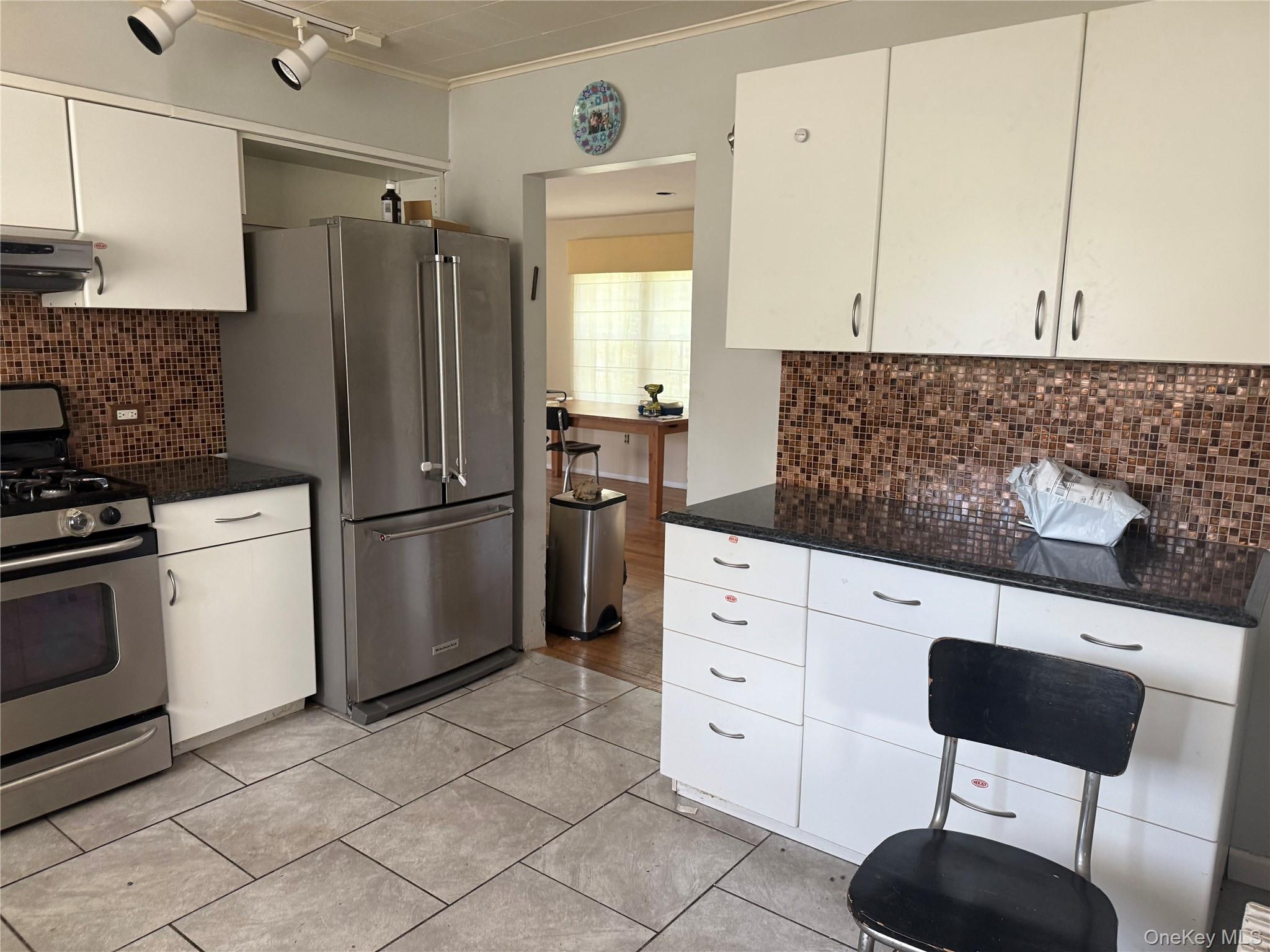 109 Cherry Drive W, Plainview, NY 11803