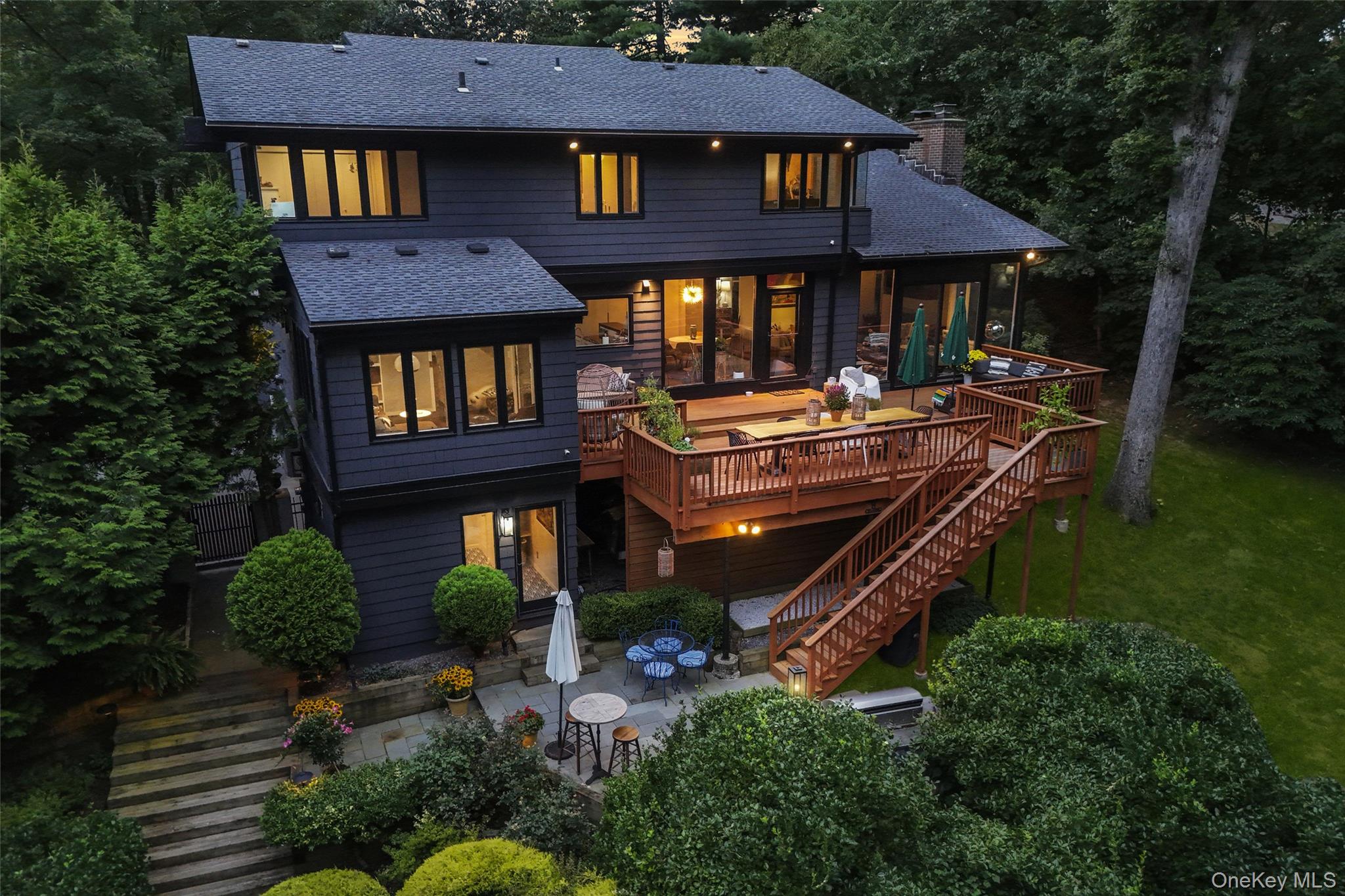 14 Leatherstocking Lane, Mamaroneck, NY 10543