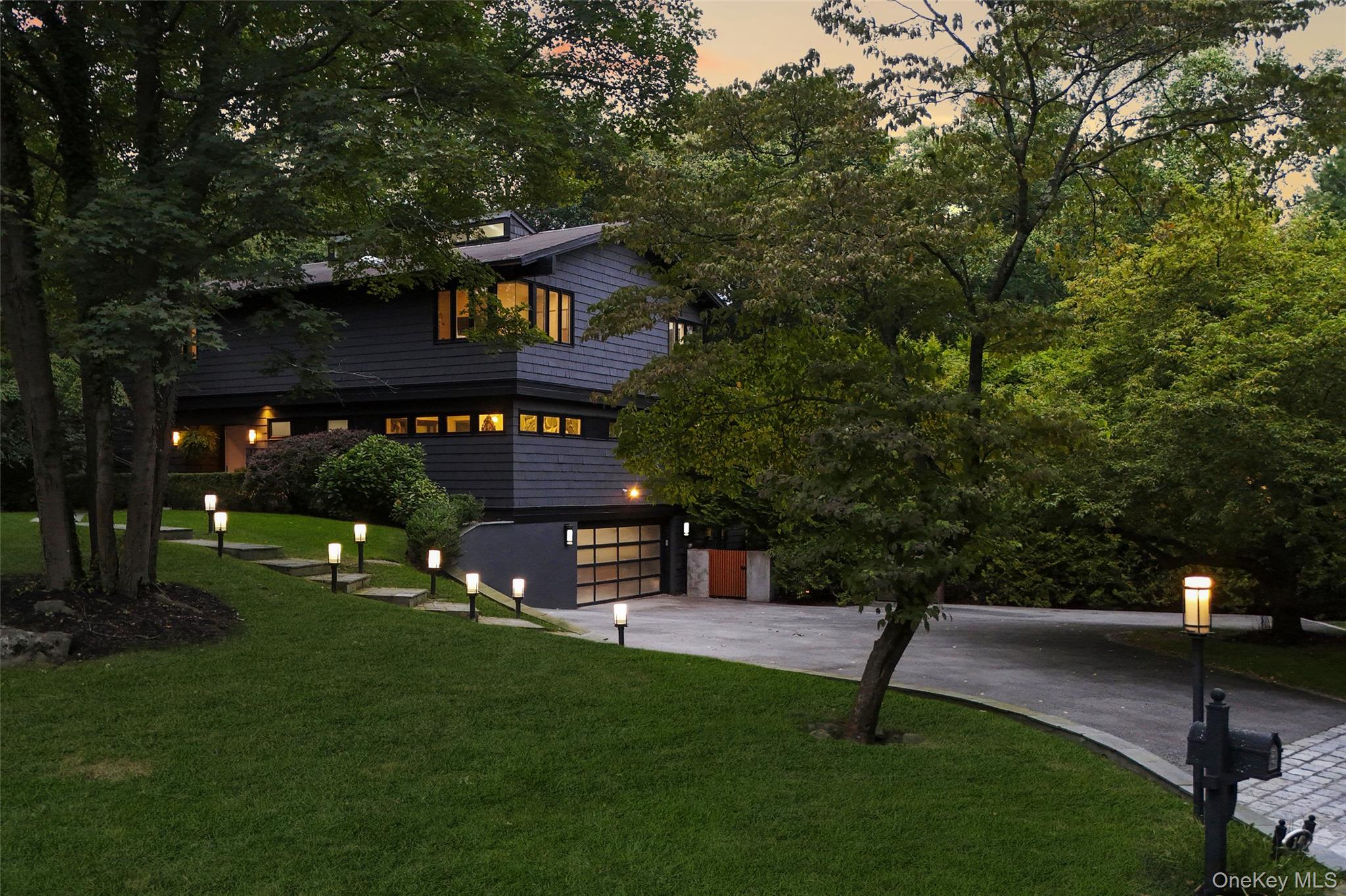 14 Leatherstocking Lane, Mamaroneck, NY 10543