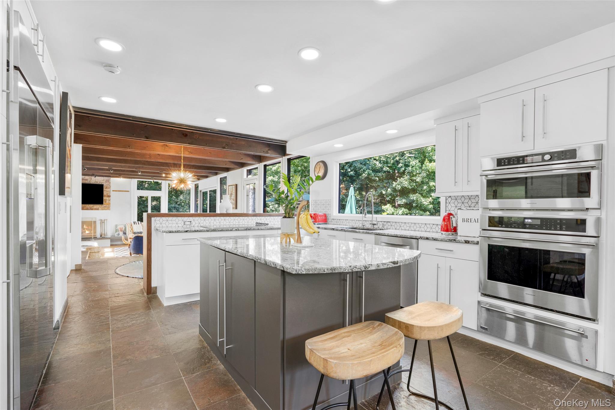 14 Leatherstocking Lane, Mamaroneck, NY 10543