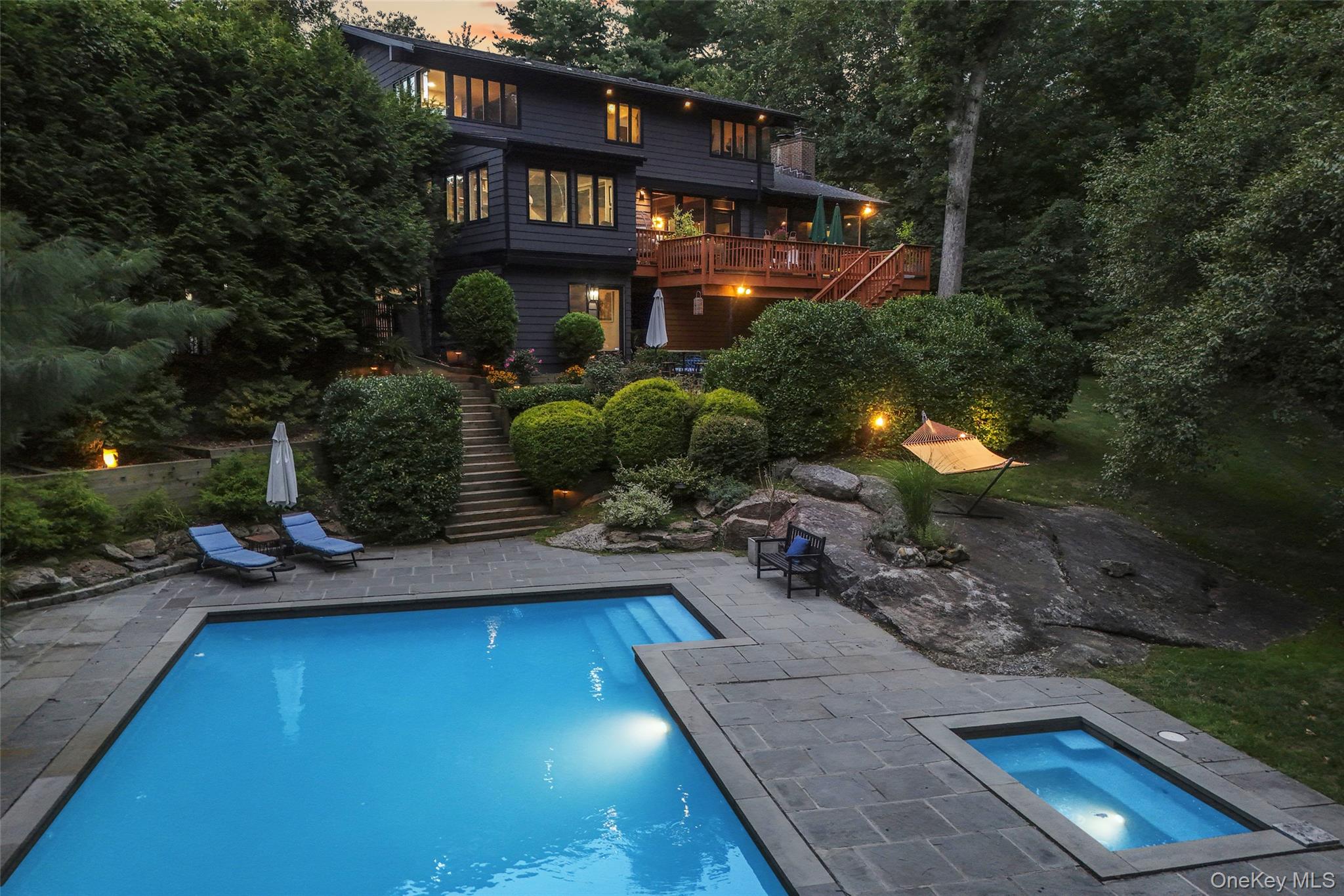 14 Leatherstocking Lane, Mamaroneck, NY 10543