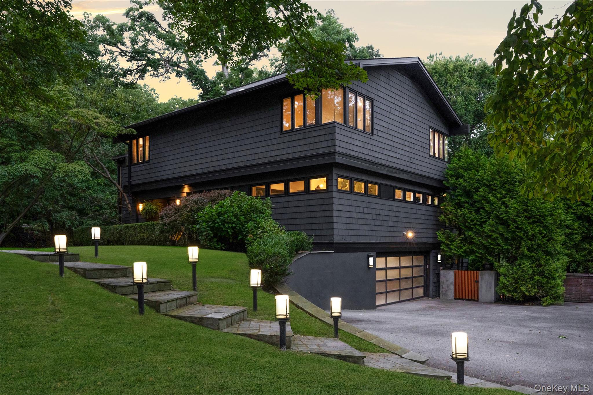 14 Leatherstocking Lane, Mamaroneck, NY 10543