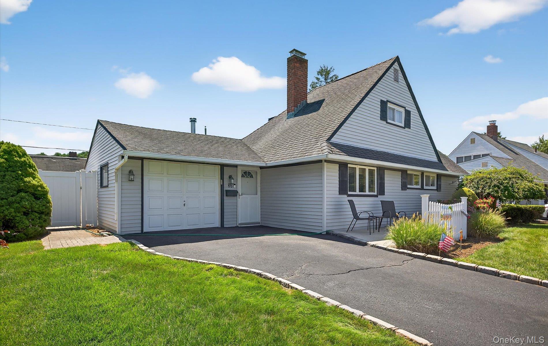 22 Twin Lane N, Wantagh, NY 11793