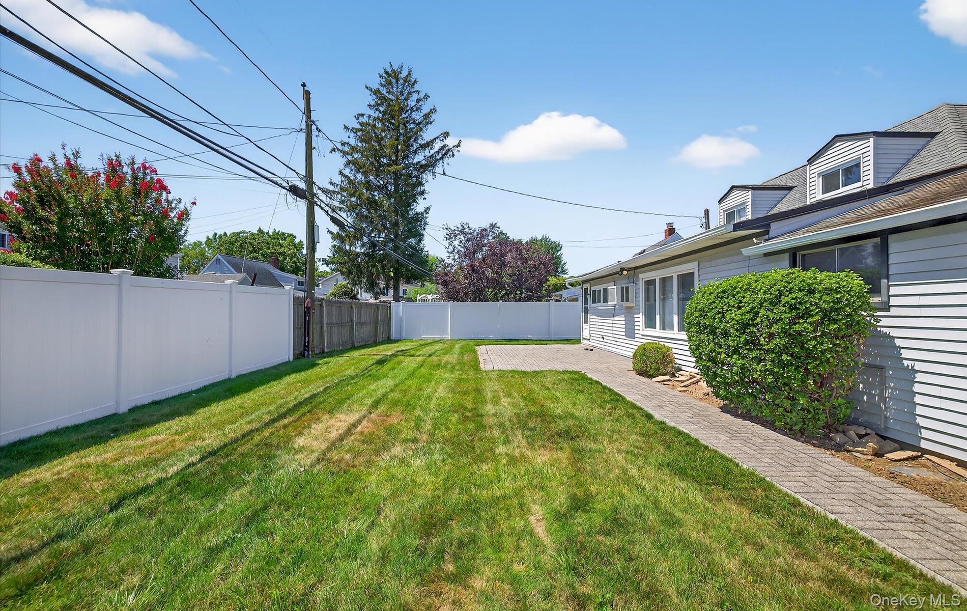22 Twin Lane N, Wantagh, NY 11793