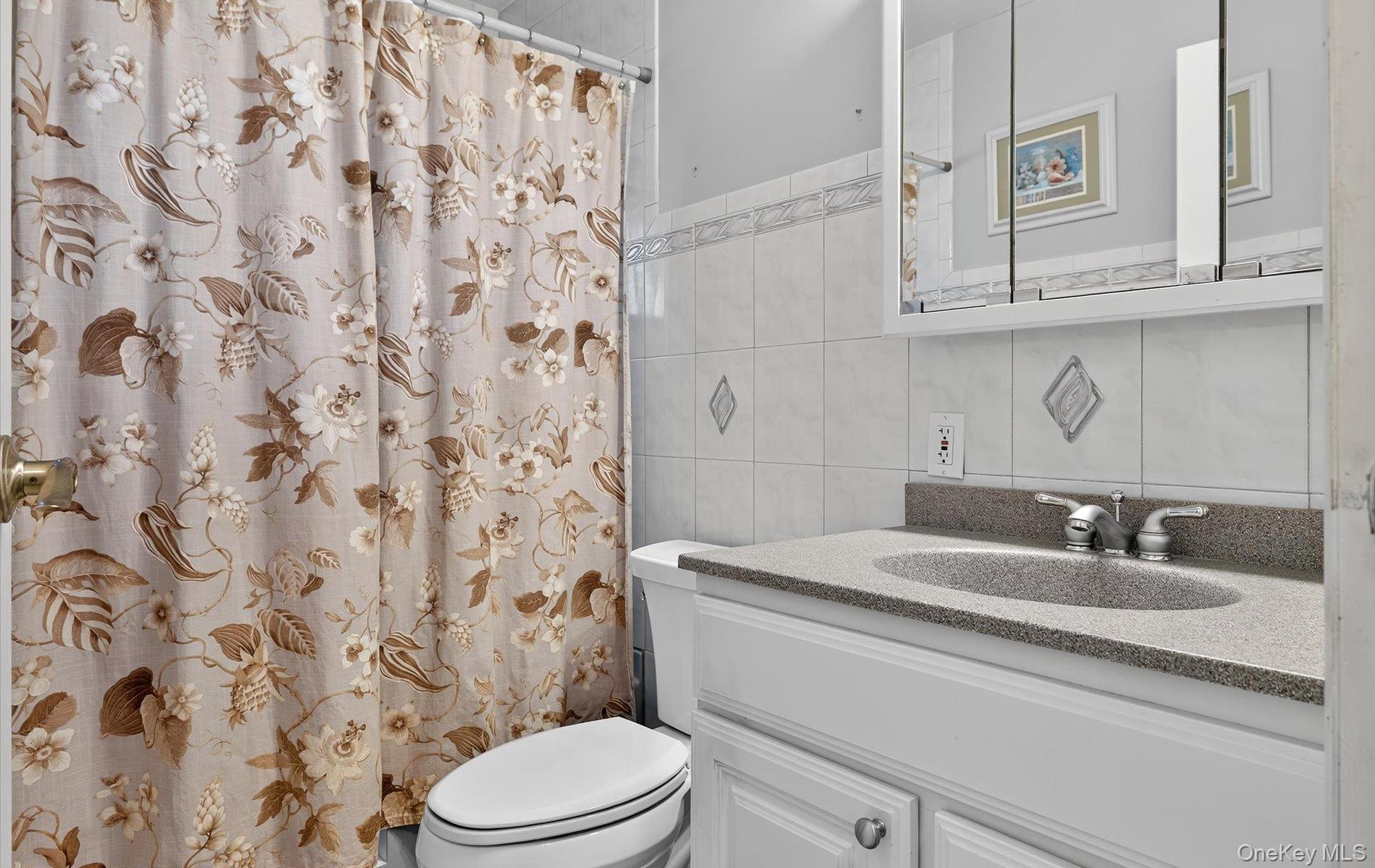 22 Twin Lane N, Wantagh, NY 11793