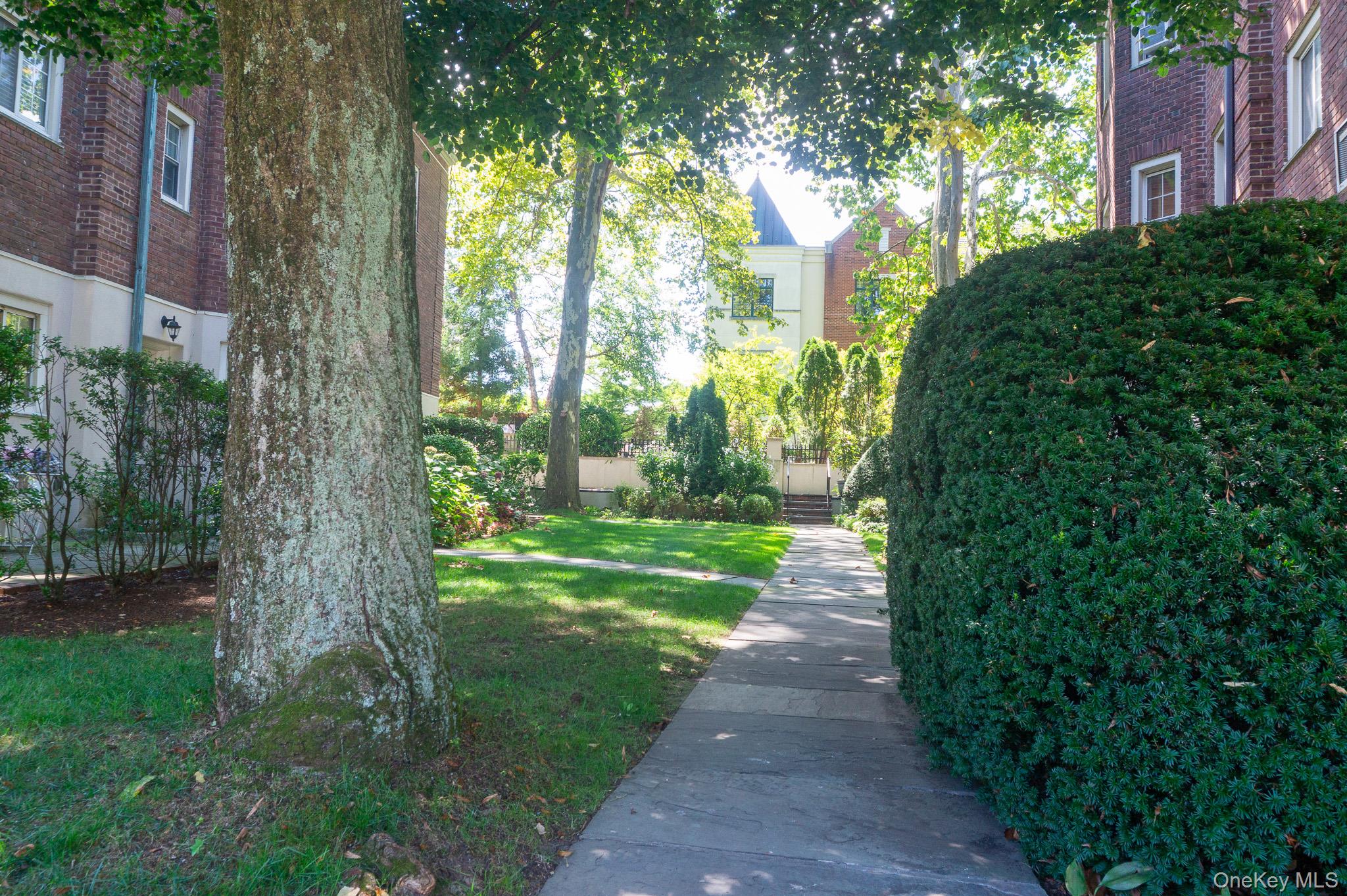 7 chateaux Circle # 7E, Scarsdale, NY 10583