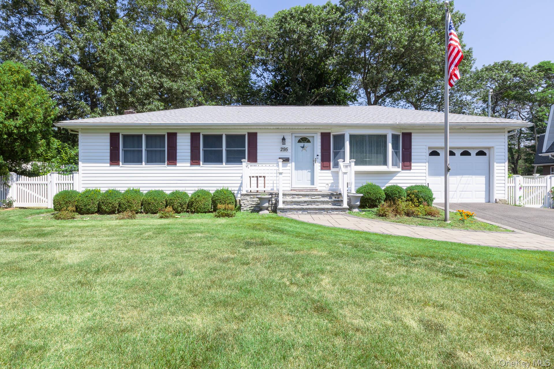 295 5th Street, Saint James, NY 11780