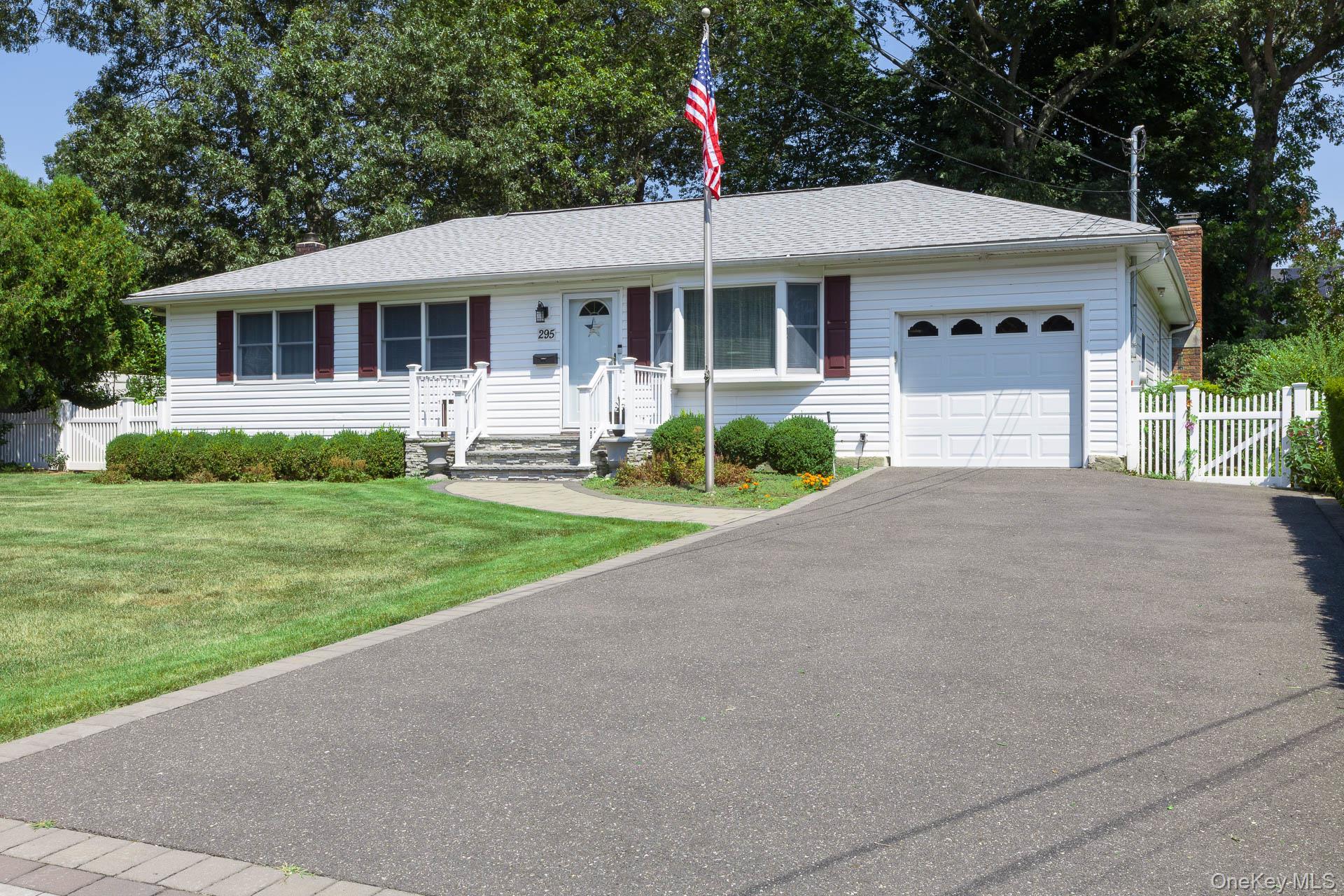 295 5th Street, Saint James, NY 11780