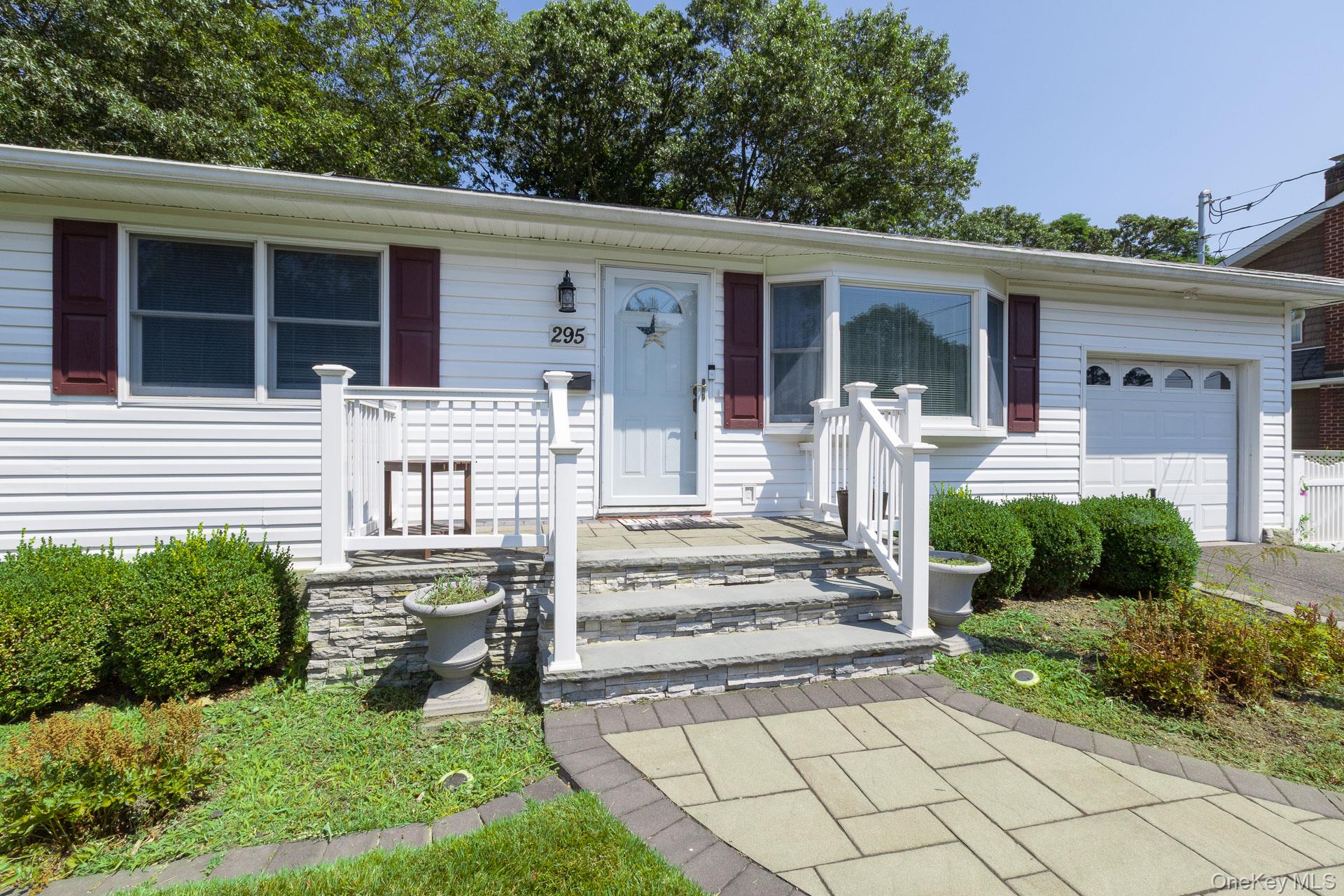 295 5th Street, Saint James, NY 11780