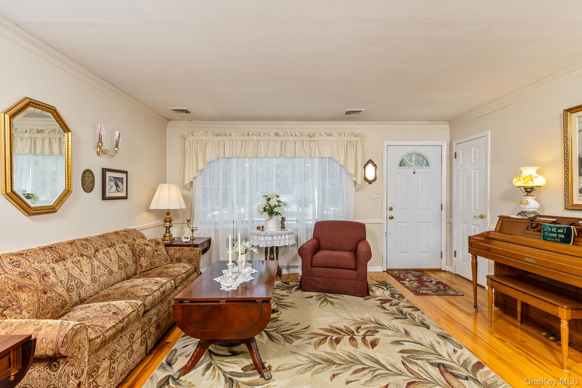 295 5th Street, Saint James, NY 11780