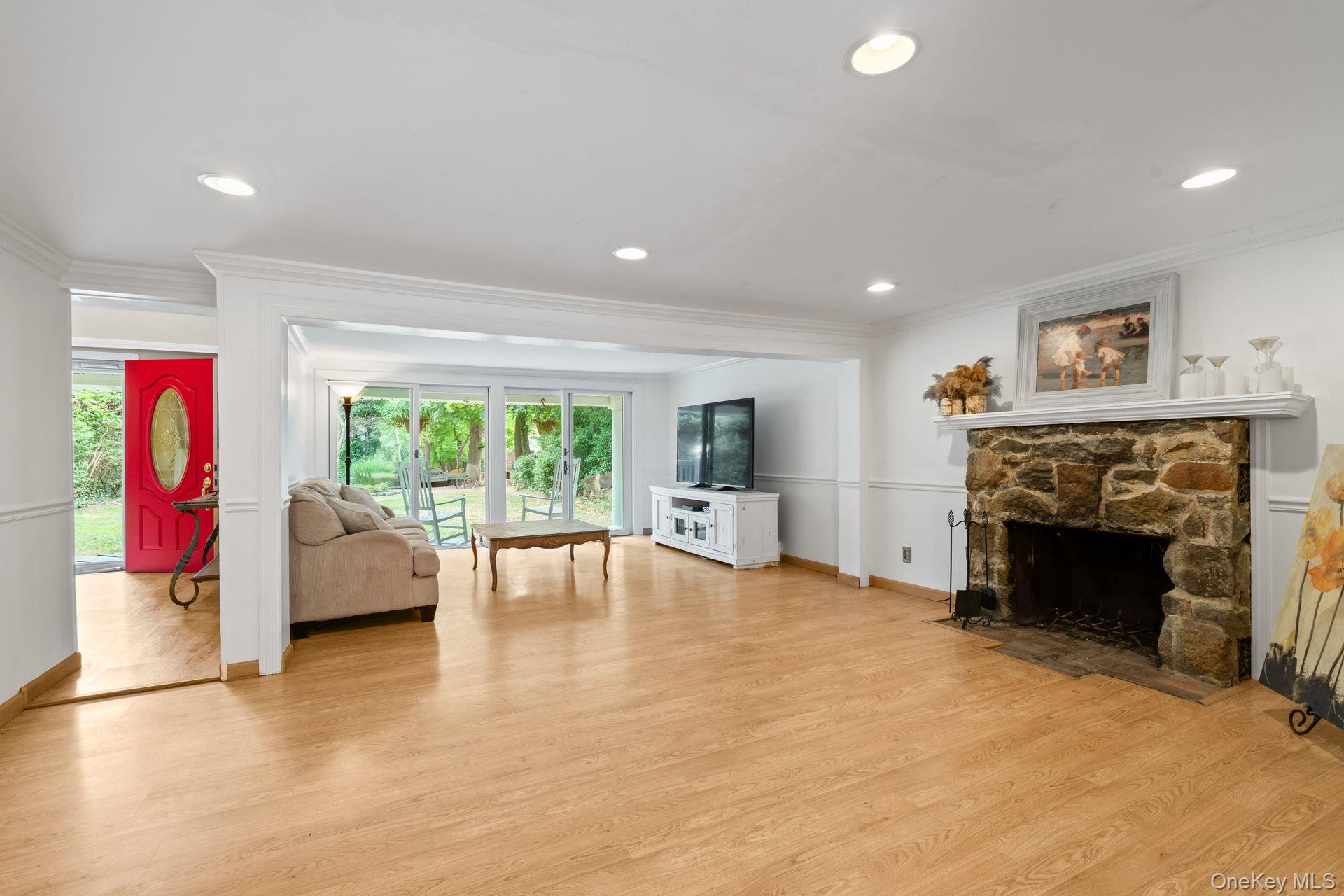 74 Tuscarora Drive, Centerport, NY 11721