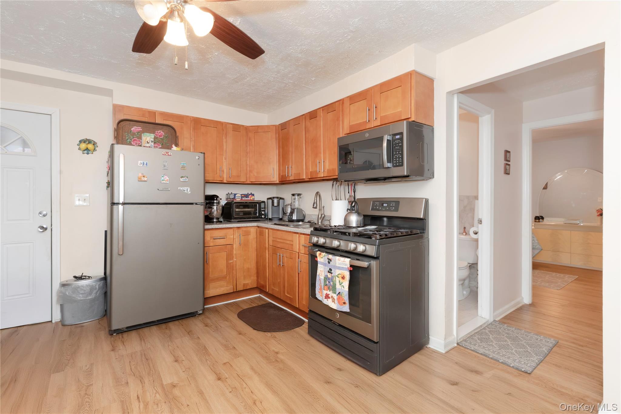 396 King Avenue, Bronx, NY 10464