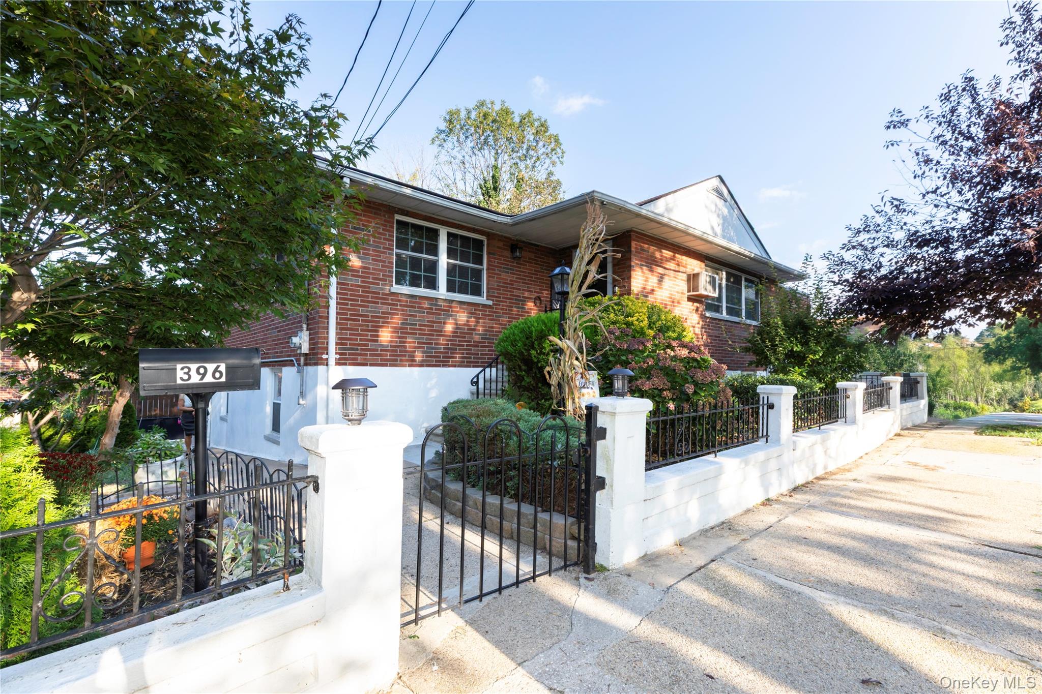 396 King Avenue, Bronx, NY 10464