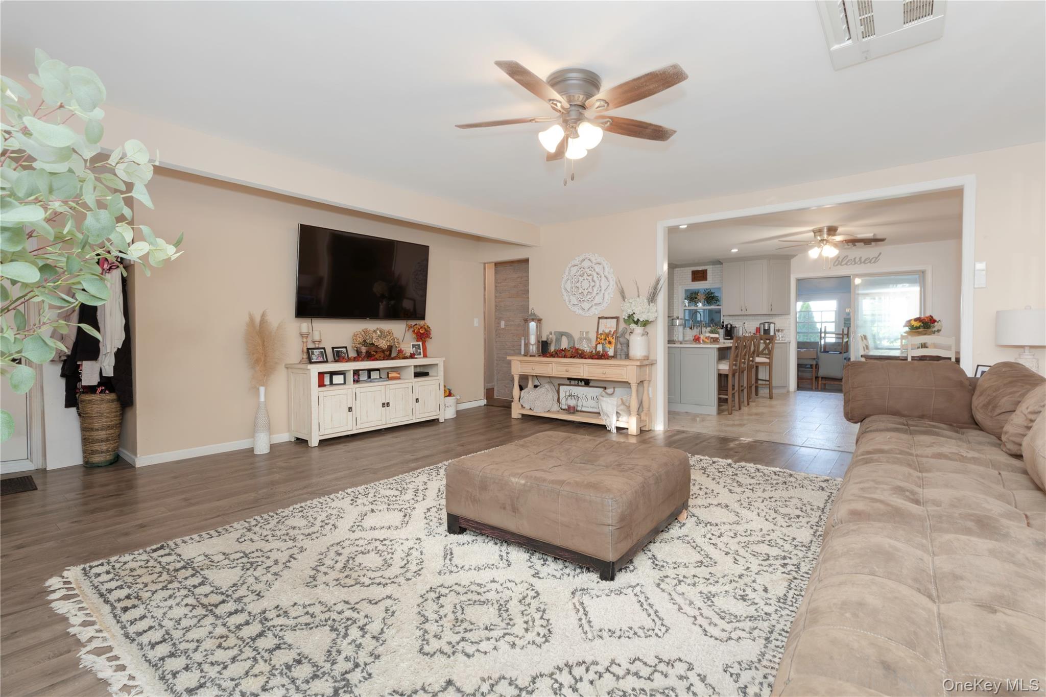 396 King Avenue, Bronx, NY 10464