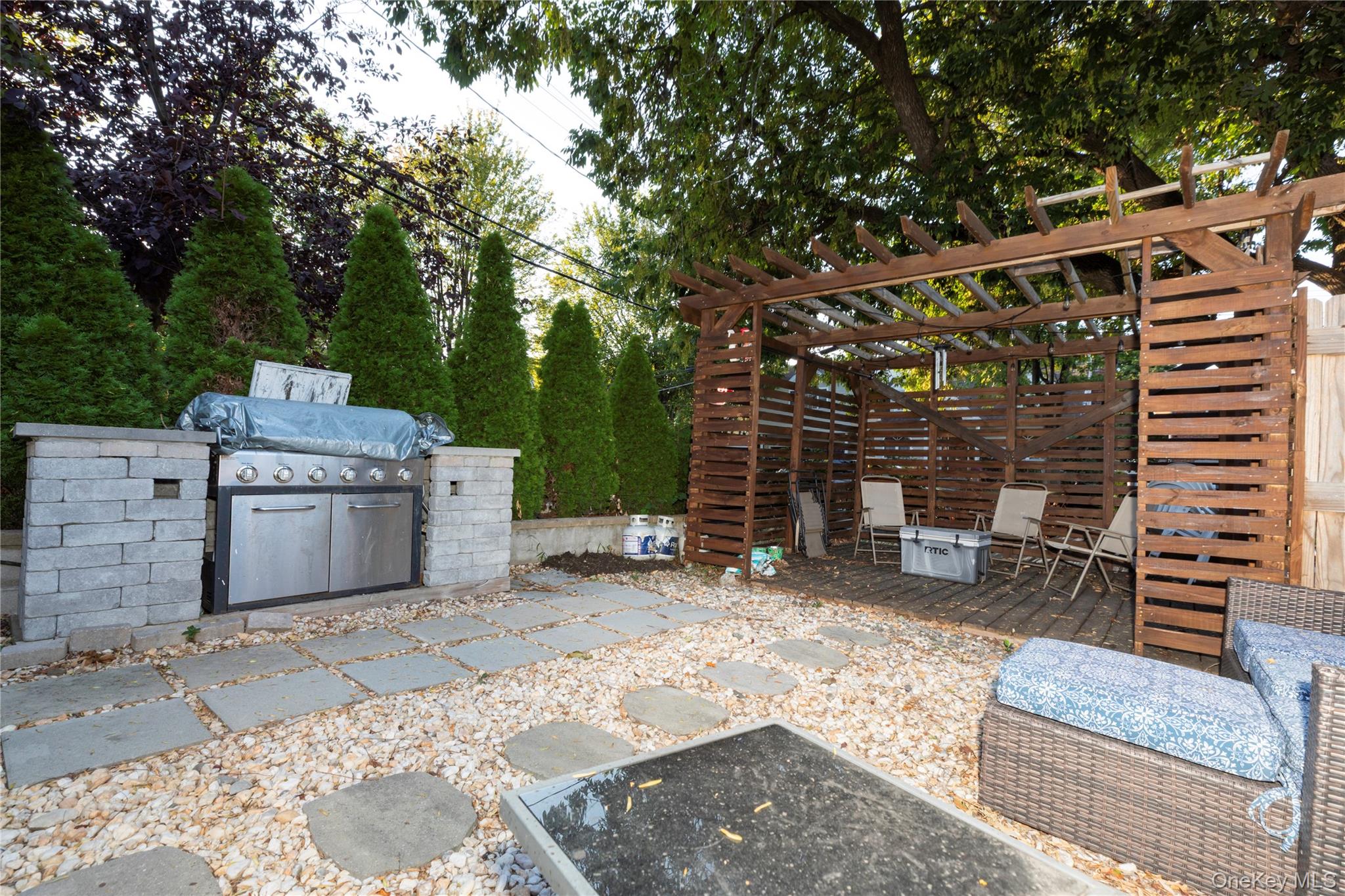 396 King Avenue, Bronx, NY 10464