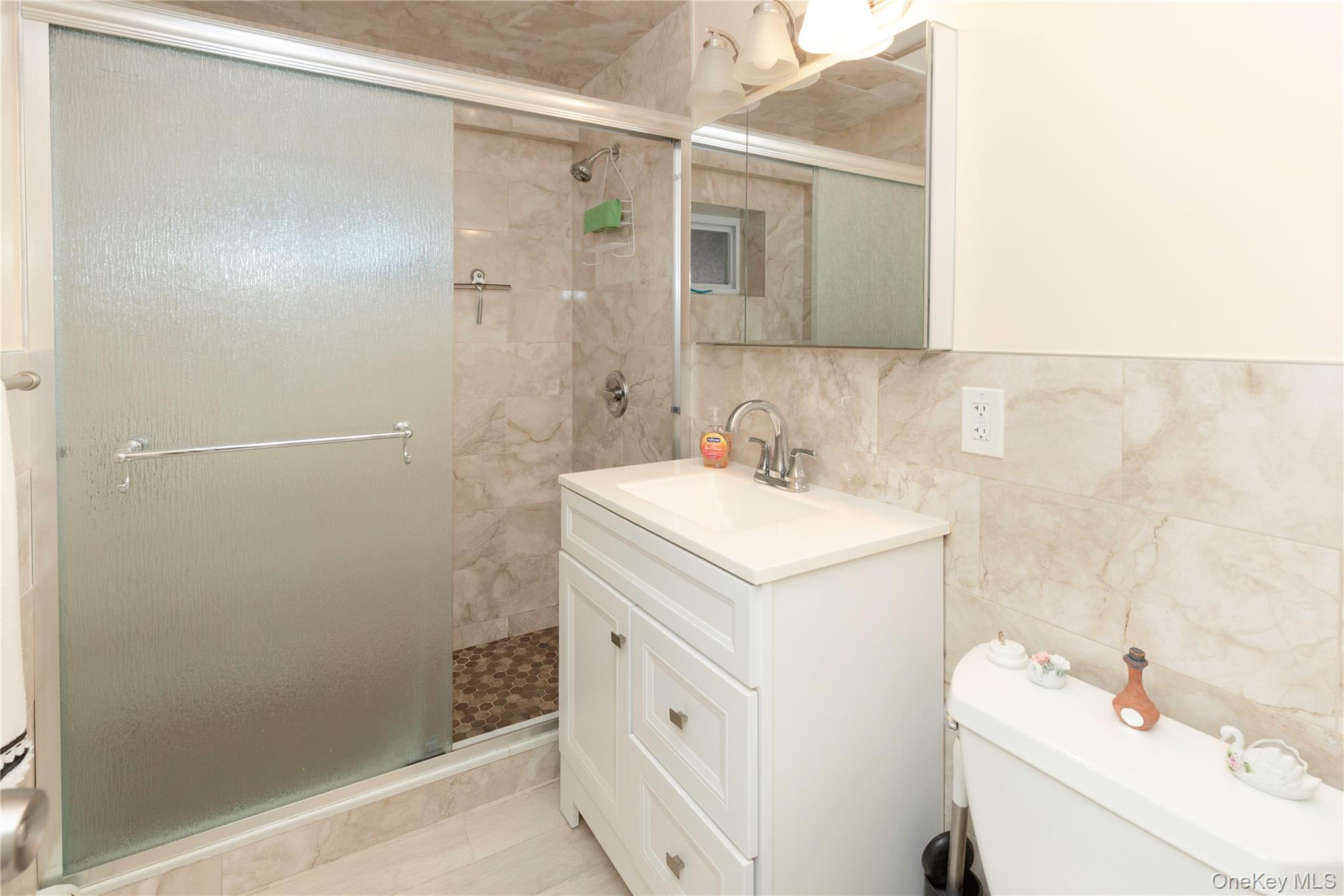 396 King Avenue, Bronx, NY 10464