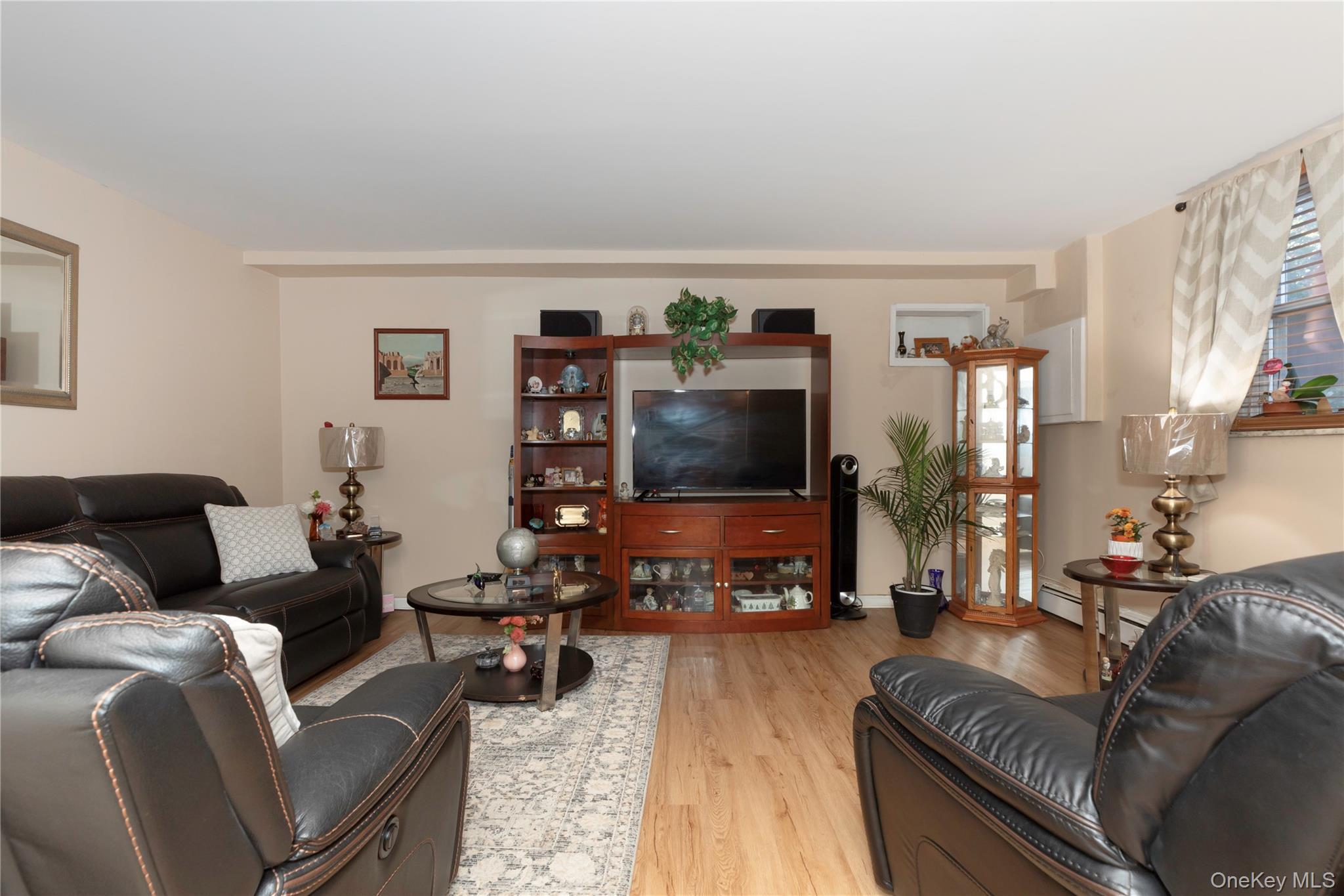 396 King Avenue, Bronx, NY 10464