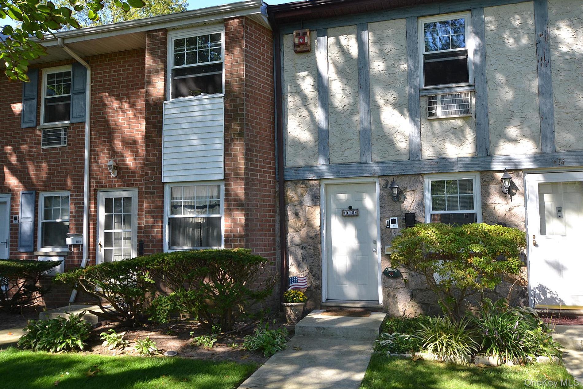 11 Glen Hollow Drive # D15, Holtsville, NY 11742