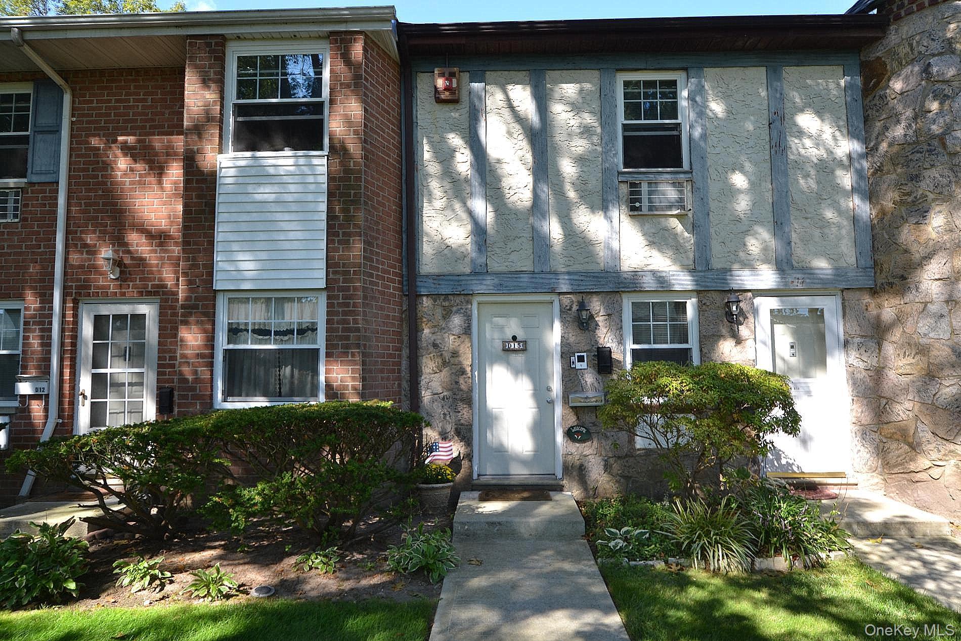 11 Glen Hollow Drive # D15, Holtsville, NY 11742