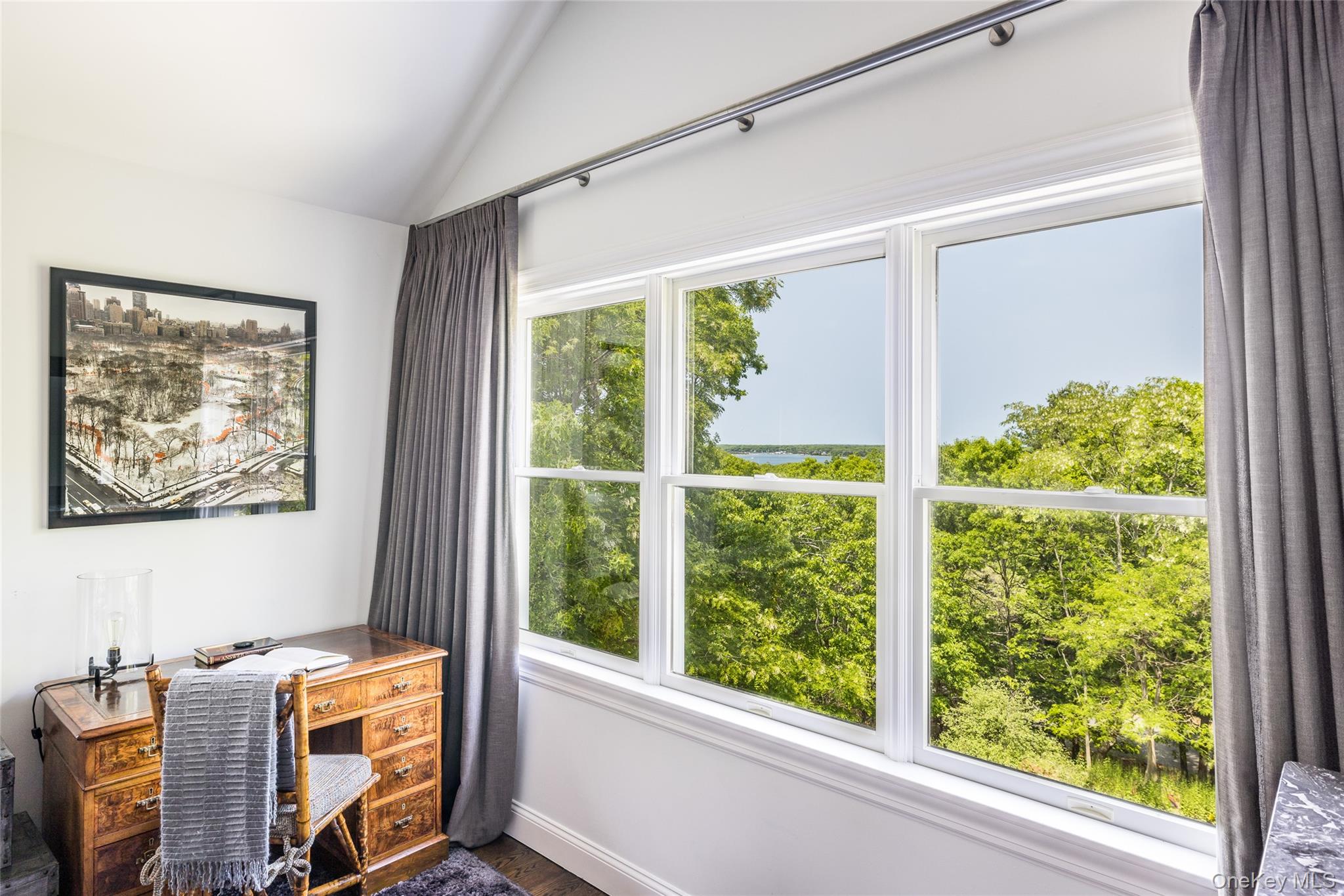 29 Oyster Pond Lane, East Hampton, NY 11937