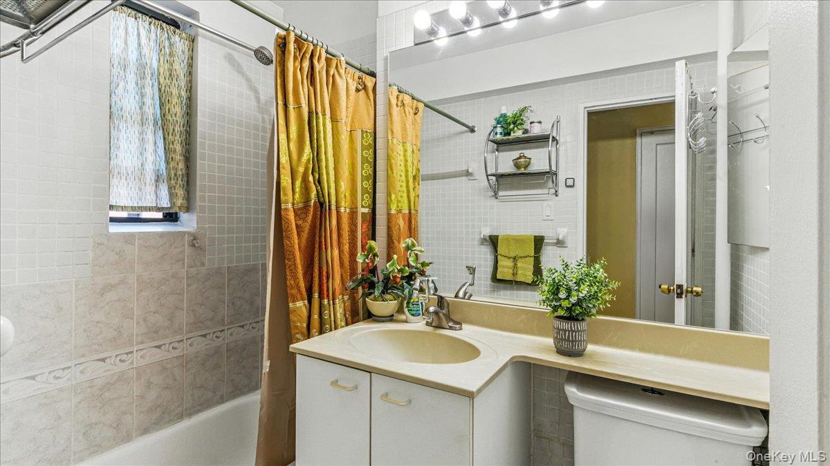 88-10 34Th Avenue # 5C, Jackson Heights, NY 11372