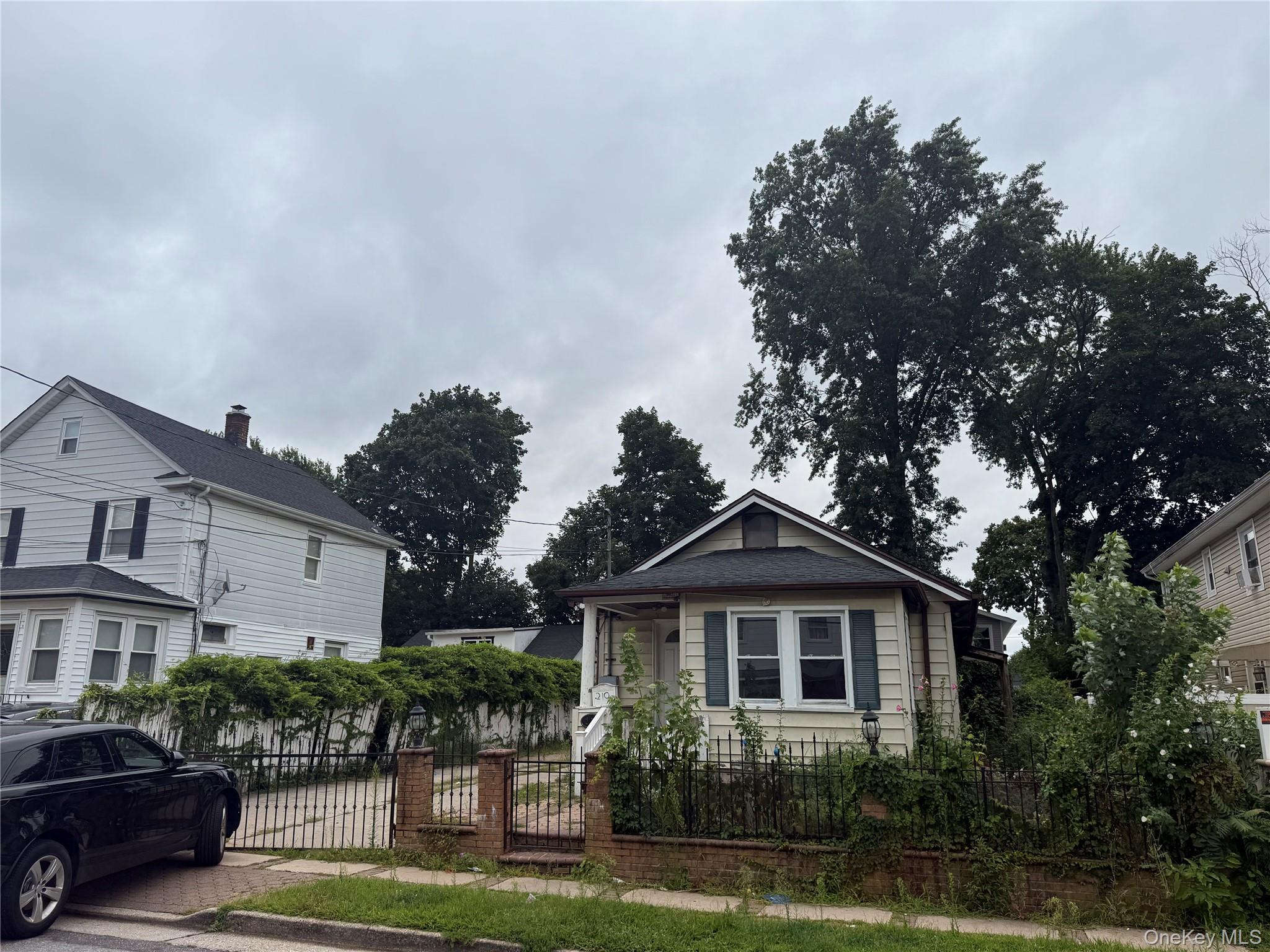 210 Dartmouth Street, Hempstead, NY 11550