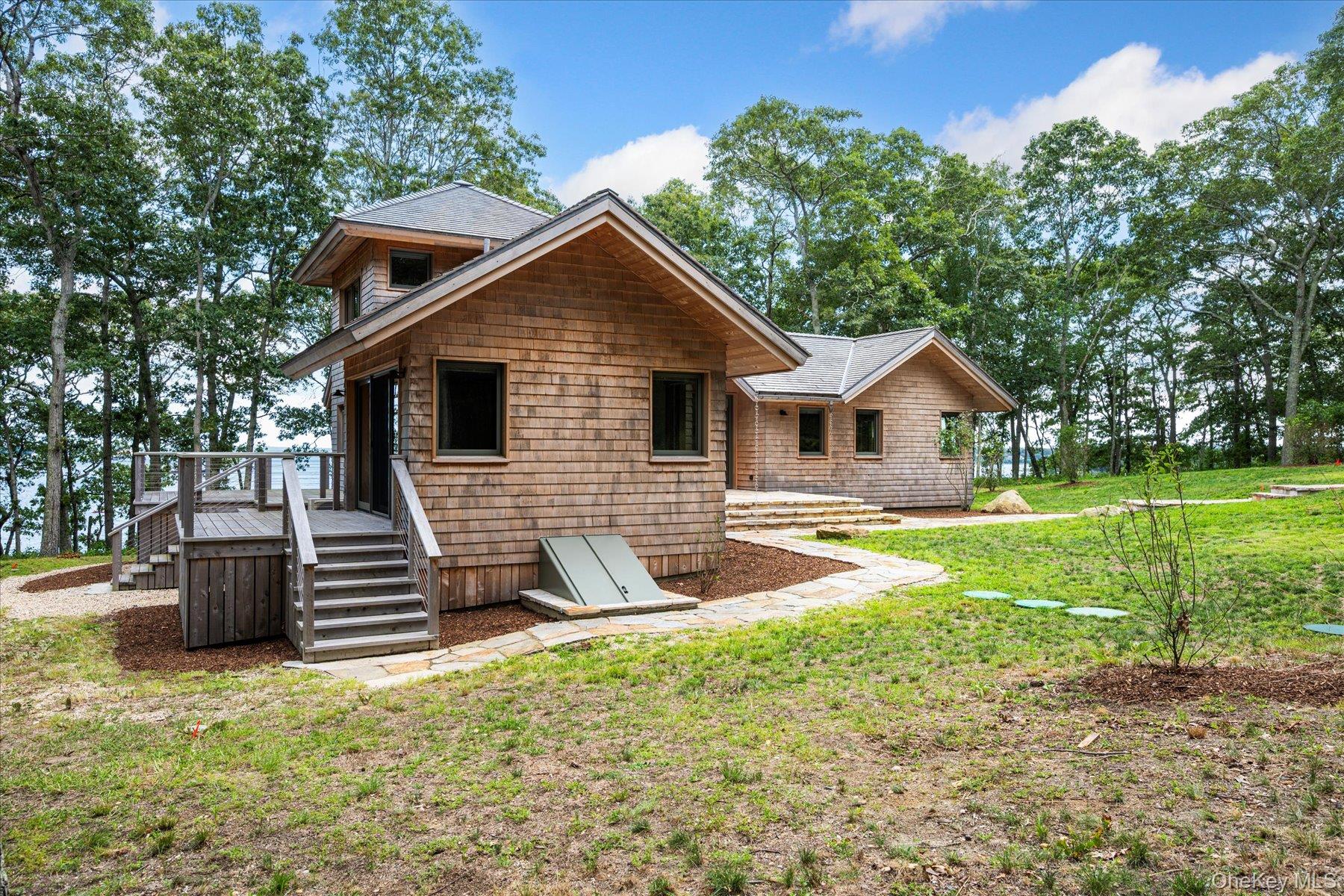 21 Thompson Road, Shelter Island, NY 11964