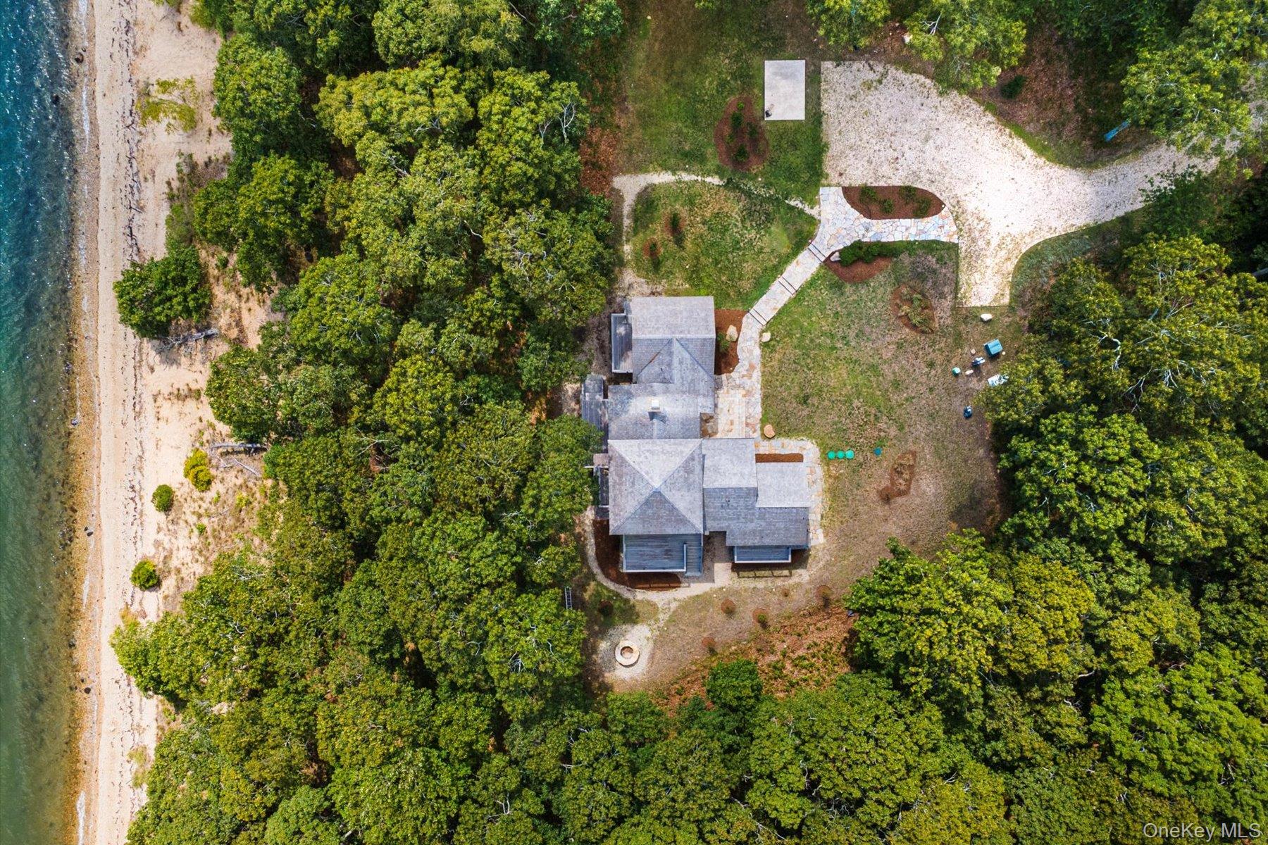 21 Thompson Road, Shelter Island, NY 11964